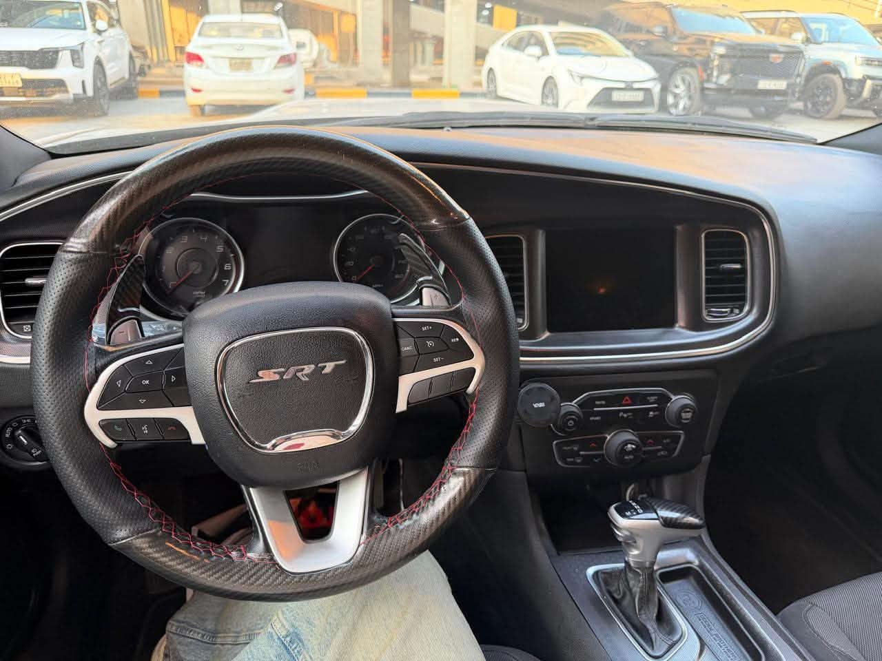 من انظف الجارجرات 2018 RT 
مكينه v8 5700 ما مفتوح برغي 
حادثها خفيف جاملغ وشويه بنيد بدون دواخل كير مكينه شواصي كفاله عامه 
ماشيه 75 الف تخم تاير جديد سياره كلش جديده ما متعوبه باسمي رقمها بغداد 
مكاني المنصور سعرها مال بيع 185 وبيها مجال بسيط بعد المعاينه 
محمد ***********
