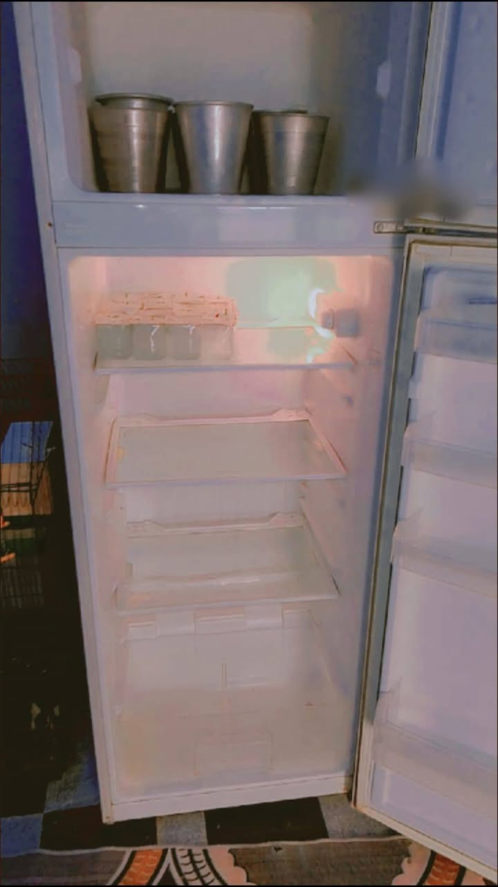 غراض نضيفه مستخدمه قليل
اوفن ب120بيه مجال

ثلاجه175بيه مجال

مجمده 500بيه مجال

براد 500وبيه مجال
