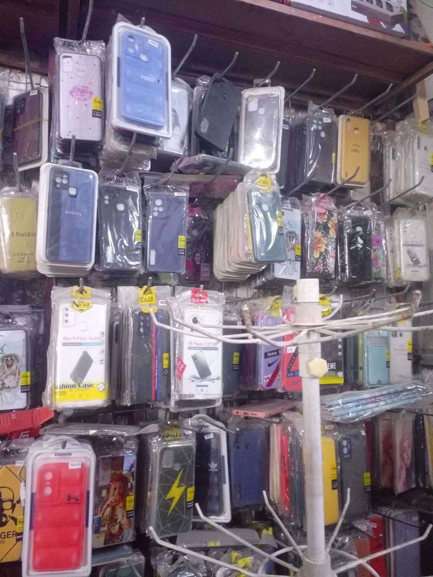 محل موبايلات للبيع عنوان كربلاء حي النواب *********** كربلاء, العراق
