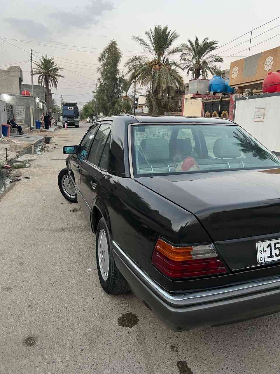 مرسدس دبه 
موديل 92
كير محرك بطه 
تبريد تدفئه شغاله 
رقم انكليزي مشروع وطني 
سعر 62 وبيها مجال 
تواصل ***********
