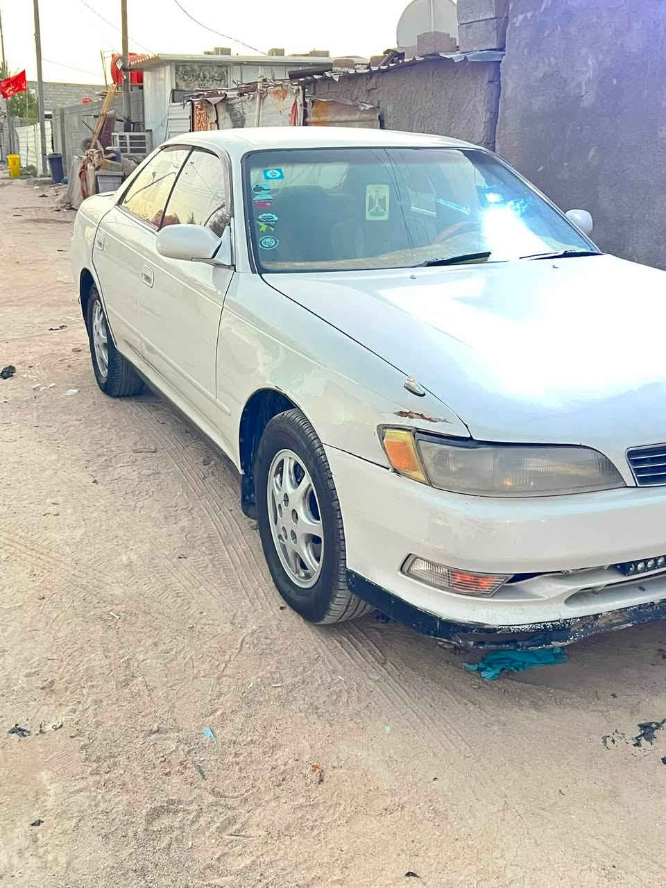 ‏سلام عليكم سيارة مارك للبيع موديل 93سياره نظيفه وحلوه  حداديه جديده وتخم تاير جديد مكاني بصره زبير سعر السياره 63/***********
