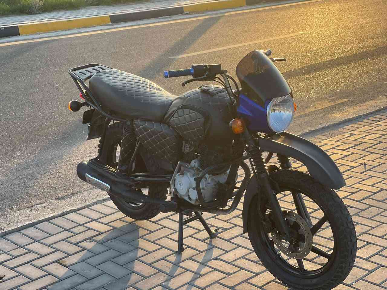 هندي بوكسر للبيع
كهربائيات سلف كله شغال 
تايرات جدد 
صدر جديد 
محرك ما مفتوح 
سعر 1150 وبيها مجال 
ملاحظه بس الشراي يتصل 
واتساب فقط ***********
