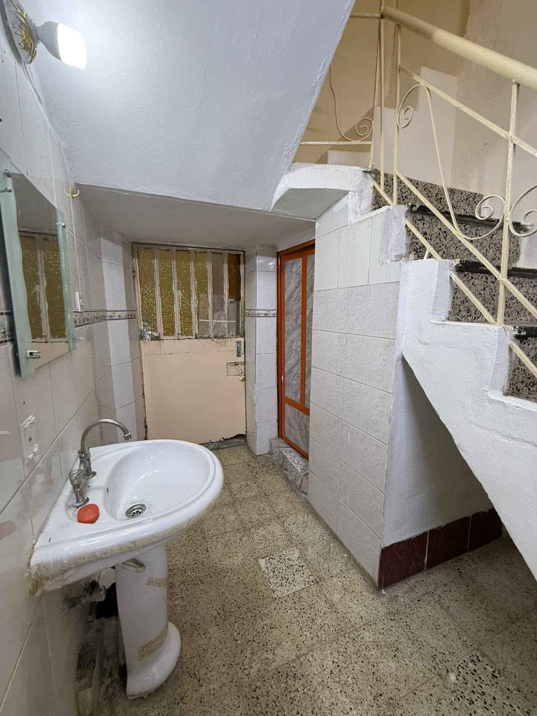 🏡✨ دار للإيجار – 200 متر | طابقين ✨

📐 المساحة: 200 متر
🛏️ 3 غرف نوم
🛋️ هول + استقبال
🍳 مطبخ
🚿 صحيات
🚗 كراج
🌳 حديقة

📍 شارع القدس – قرب مصرف الأهلي العراقي

💰 الإيجار: 450 ألف دينار شهريًا

📞 للاستفسار والتفاصيل:
***********
***********

🏢 الفيصل للعقارات و الاستثمار
📍 كركوك – نهاية شارع القدس – مجمع فلوريا – قرب مصرف الأهلي العراقي

نص مكتوب في الصور:
- الفيصل للعقارات دار للإيجار