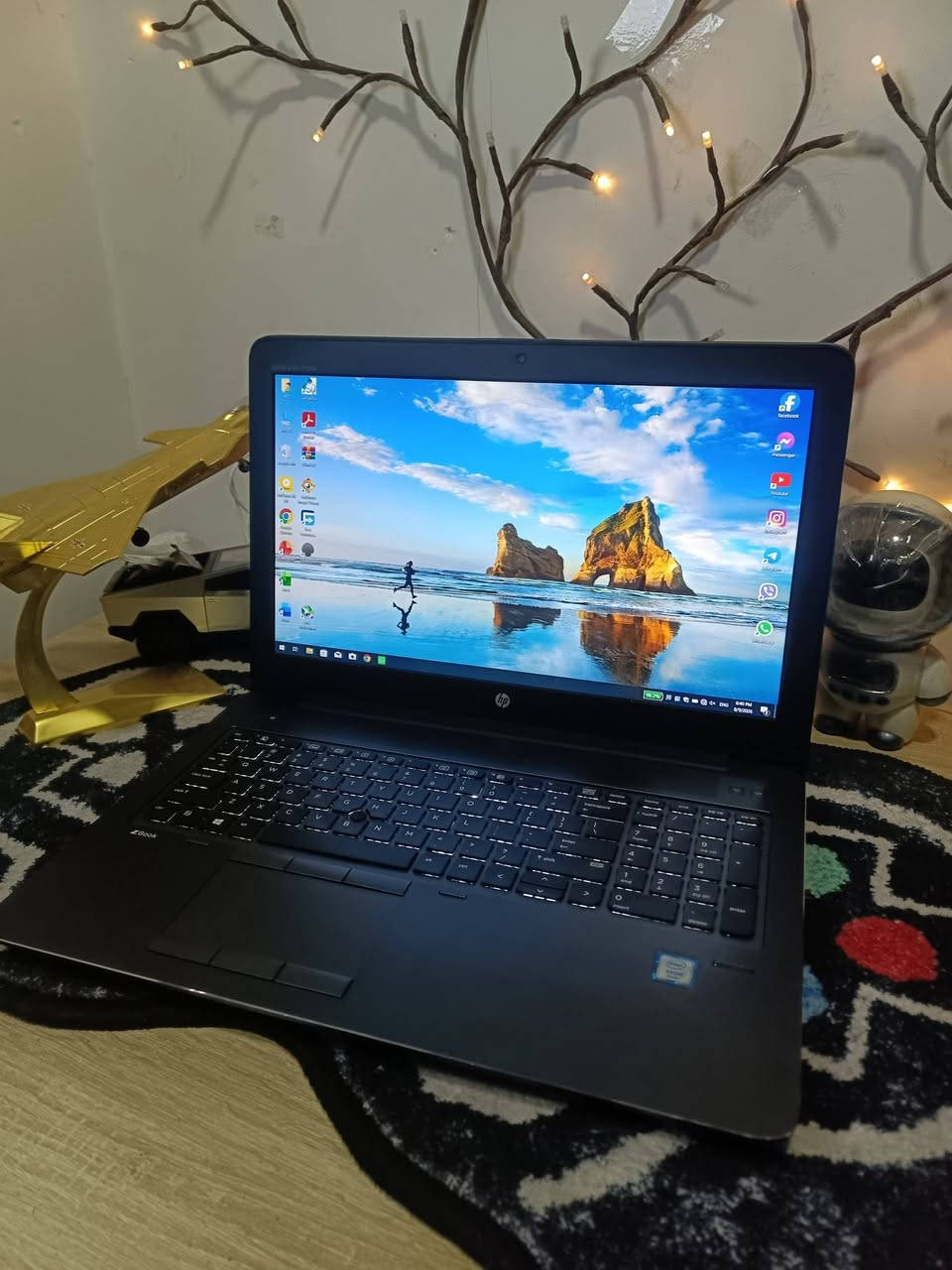 لابتوب ووركستيشن hp للمهندسين، المبرمجين، ولكل شخص يبحث عن جهاز عملي متين قابل للتطوير والترقية 💻 🔥
لابتوب ووركستيشن hp للمهندسين، المبرمجين، ولكل شخص يبحث عن جهاز عملي متين قابل للتطوير والترقية 💻 🔥
💻 لابتوب HP ZBook 15 G4 🌟
⚙️ المعالج الجبار: Intel Xeon E3-1505M v6 (بسرعة 3.00 جيجاهرتز وتصل إلى 4.00 جيجاهرتز) اقوا من i7 💪
📅 سنة الصنع 2021 نفس ما مكتوب بالبايوس ✨
🚀 الذاكرة العشوائية (RAM): 8 جيجابايت (قابلة للترقية اربع سلوت للترقية).
🎨 كرت الشاشة الحالي: مدمج Intel HD Graphics P630 (قادر على تشغيل برامج التصميم الهندسي مثل أوتوكاد للرسم ثنائي الأبعاد 2D بكفاءة). 
اللابتوب تكدر تشدلو كرت شاشة خارجي لان اللوحة الام بيها سلوت كرت شاشة خارجي من اجل التطوير.
💾 التخزين :  ssd nvme 256 gb⚡
🗂️ خيارات التخزين: اللابتوب يدعم تركيب 3 أقراص تخزين في نفس الوقت (منفذين NVMe فائقة السرعة + منفذ SATA)، مما يعطيك مساحة ممتازة لفصل النظام عن ملفات العمل. 📂
❄️ التبريد: نظام تبريد متقدم بمراوح مزدوجة وأنابيب نحاسية ضخمة لضمان بقاء الجهاز بارداً. 🌬️
🖥️ الشاشة: حجم 15.6 بوصة بدقة عالية FHD (1920x1080)، ومزودة بلوحة من نوع IPS. 👁️
⌨️ كيبورد اضاءة . 💡
💰 السعر 300 الف ومجال بسيط 🤝
✨ اللابتوب جدا نضيف لان سنة انتاجو احدث  احدث من سنة صنع القطع. 💎
وصحة البطارية 94% 
📞 تواصل ***********. 📲
📍 الموقع الموصل . 🏢
🚚 يوجد توصيل لكل المحافضات. 📦
