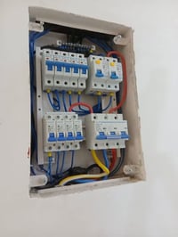 فني كهرباء • متفرغ