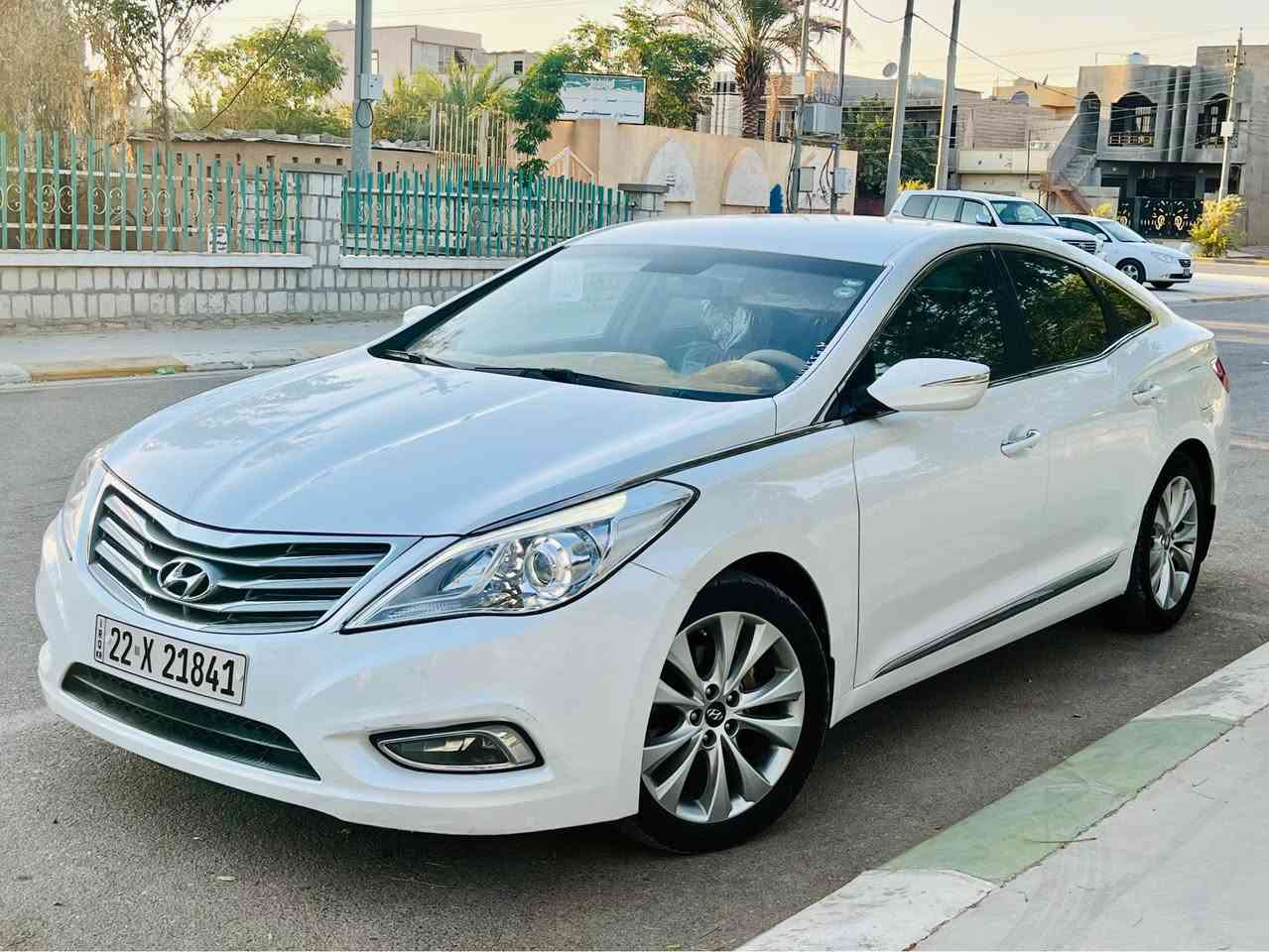 للبيع هيونداي أزيرا موديل 2015 خليجي داخل بيجي المرغوب
✅مكينة V6 حجم المحرك 3000 المرغوب بشرط مامفتوح ولابخار ولاتنقيص
✅گير AT مامفتوح 
السيارة جديدة بمعنى الكلمة بدون نقص على ايد وحدة من الشركة لحد الآن بيد شخص واحد مطلعها زيرو على ايده سويج عدد 3 كتلوكات الشركة كاملة وياها 
رقم اربيل الجديد سنوية وهزة وبراد كله جديد لغاية 2030 بشرط التحويل والغرامة
مواصفاتها : داخل لونين بيجي وأسود مطعم بصاج
تبريد قطعتين ، مثبت سرعة ، تحكمات بالستيرن جهتين ، يدات كروم ويل كروم ، اشاير بالمري ، كشافات ضباب أمامي ، سيدي چنجر ٦ + أوكس أقراص ، بردة خلفية كهربائية مع بردات جانبية ، مري شفط قلاب اوتو + نظام ترحيب لايت عدسة + بك لايت ليد
تدفئة كشنات ، حساس امامي خلفي وبصمة صندوق وباقي المواصفات معروفة
ملاحظة عندي فيديو كامل للسيارة اللي يحب ادزلهيا عالخاص
السعر 119 وبيها مجال بسيط حك الجية مكاني قضاء كلار تابع سليمانية للتواصل الاتصال عالرقم *********** كالار, السليمانية
