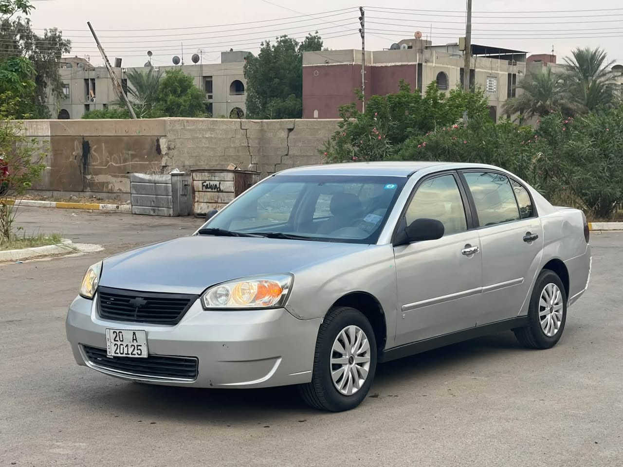 السلام عليكم
للبيع شوفرليت ماليبو موديل ٢٠٠٧ 
رقم ديالى دولي رقم وهزة وسنوية جدد لل ٢٠٣١
محرك ٤ سلندر حجم ٢٤٠٠ 
وارد امريكي حادثهه جاملغ امامي ايمن وصبغ حزام للجمالية
 بدون دواخل 
كير محرك مكفولات حدادية جيدة 
السيارة جاهزة شاشة وكامرة وباتري جديد وتخم تاير جدد 
السعر ٤٨ ورقة نهايتهه قفل مكانهه بغداد ضباط حي الجهاد
