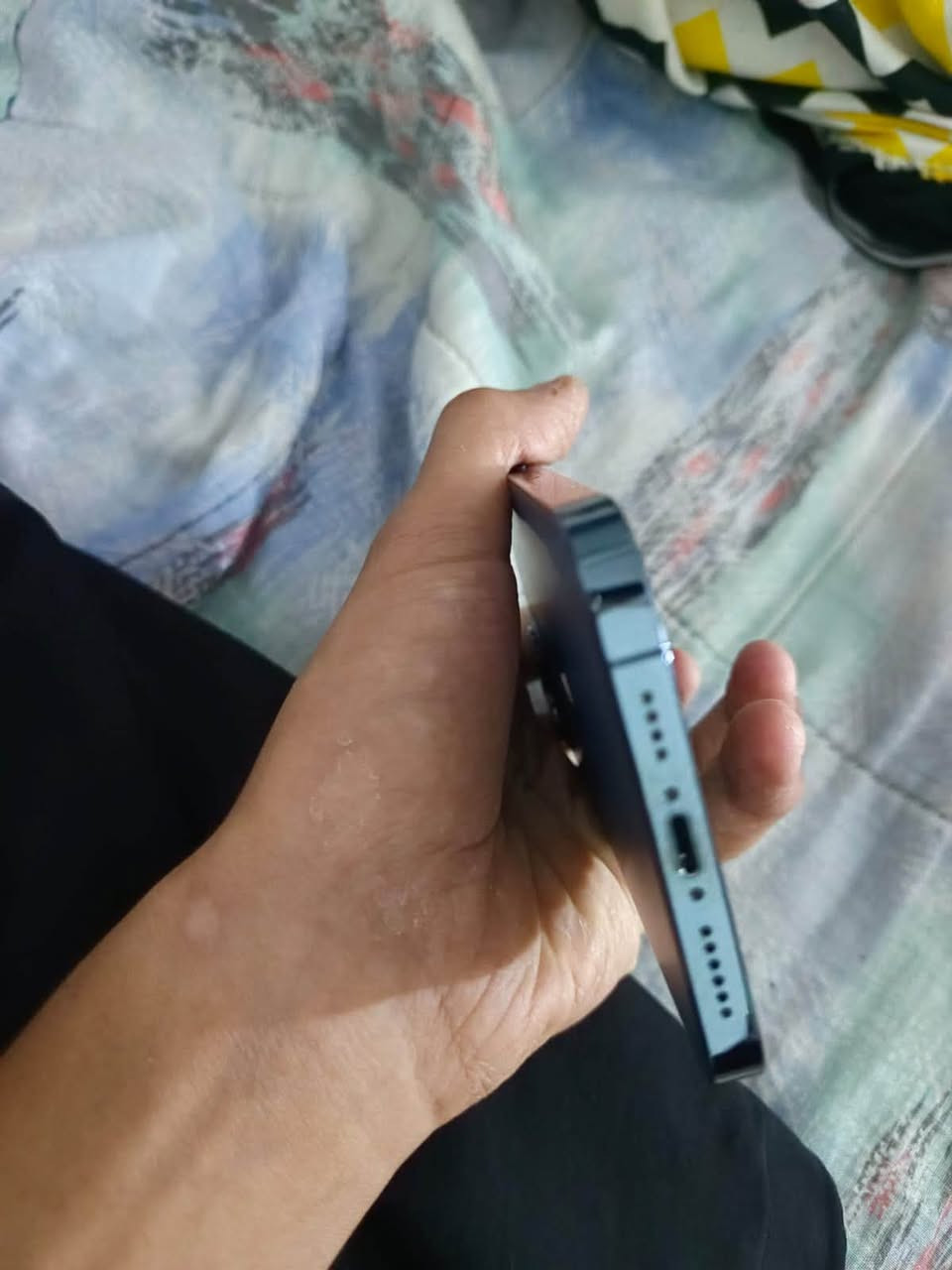 السلام عليكم 12 برو ماكس ذ128 للبيع كفالة الجهاز من عدا هذا المبدل بي ،،، بطارية ما مبدله تقرة 81 والشاشة كذالك ما مبدلة سلسة تخبل كامراته حلوات السعر 450 وبي مجال بسيطط العنوان بغداد الشعب حي الجزائر 
الرقم للأستفسار ***********
