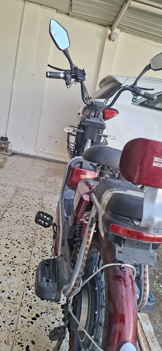 دراجه شحن فول مواصفات5 بطاريات كبار
شاشه عطلانه يحتاجله شاشه
تحديد اعطال 4سرع بريكات هيدروليك قويه جداا السرعه القصوى 99 جهاز انذار ضد السرقه الدراجه كامله مابيه اي نواقص لايت زينون

سويج بصمه عدد 2 اشاير دبلات عدد 4 بلوتوث
المكان - بابل - حله - مركز المدينه
السعر 350 وبي مجال بسيط 
للتواصل الرقم
 ***********
