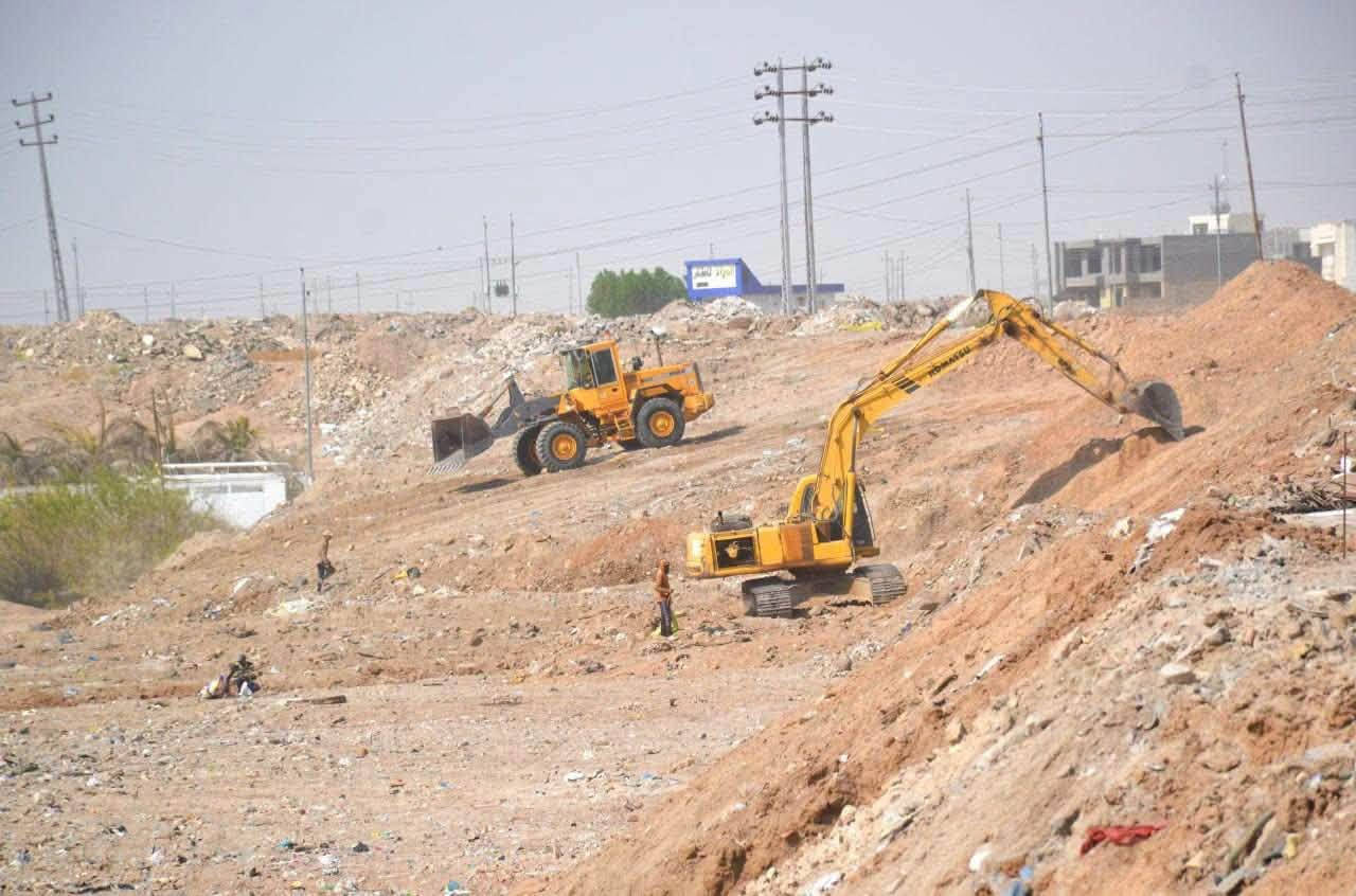 أعمال إنشاء الشارع (30) في حي الإشراق
​ تستمر الكوادر الفنية بالمباشرة بمشروع إنشاء شارع (30) في حي الإشراق ضمن حدود مديرية بلدية الحبانية.
​تتواصل الأعمال اليوم المتمثلة بـ القطع والتسوية الترابية،  المشروع محال بعهدة شركة الطريق المميز للمقاولات العامة   المدة الزمنية  لتنفيذ المشروع 180 يوماً،

