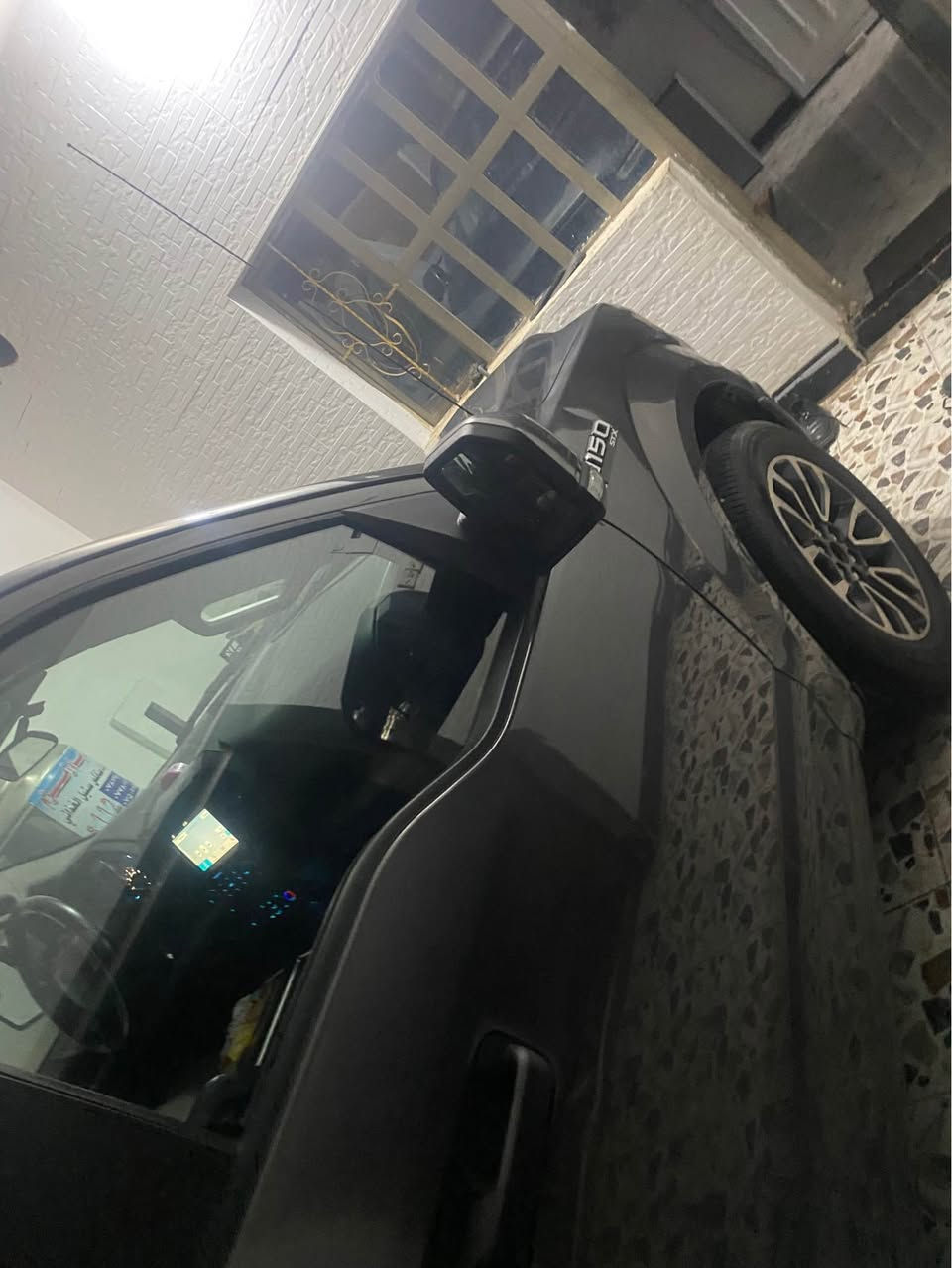 السلام عليكم 
فورد f150
موديل2018بسمي 
ضرر جاملغ امامي السايق بدون دواخل ونفسة مصلح ربع الجاملغ 
ماشيه 142 
بسمي كير وميكنه مكفولات 
صدر حلو تبريد ثلج 
رقم بغداد بسمي 
***********
السعر 26$ بغداد, العراق
