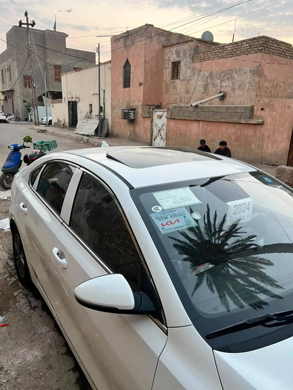 السلام عليكم 🌹
للبيع Kia K3 موديل 2024
لون أبيض، مكينة 1500 دبل نوزل اقتصادية جداً، ماشية 50 ألف.
رقم قادسية انگليزي

السيارة فول مواصفات: فتحة، بصمة، تحكم ستيرن،
 شاشة كبيرة ديجتال، 
حساسات أمامية وخلفية،
 تبريد لمس. ثلج ❄️
اوتو هولد. 
كشن جلد. 
اربع وضعيات قيادة. 
هاند بريك بصمه. 
نضام ترحيب مري شفط. 
ويل كب كروم. 
صندوق ذكي بصمه. 

بيها بارد بالجاملغ جهة السايق بسيط،
 مكفولة من الصبغ والفتح والتبديل.

السيارة نظيفة وجديدة بمعنى الكلمة.

💰 السعر 131 وبيها مجال 
🔄 تحويل ثاني يوم 
مكاني الديوانية. 
***********
***********
