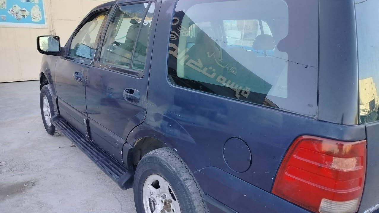 سلام عليكم فورد وارد امريكي حادثها باب وشويه جاملغ بدون داخل سياره على ابلاد فقط جارده محرك وكير ياباني شرط التري ناعم جاهزه من كلشي بس كبرسر بي صوت داخل نظيف بيجي بدون ايرابك السعر 55 مال بيع بلاش والله تري وين يعجبك شرط ***********
