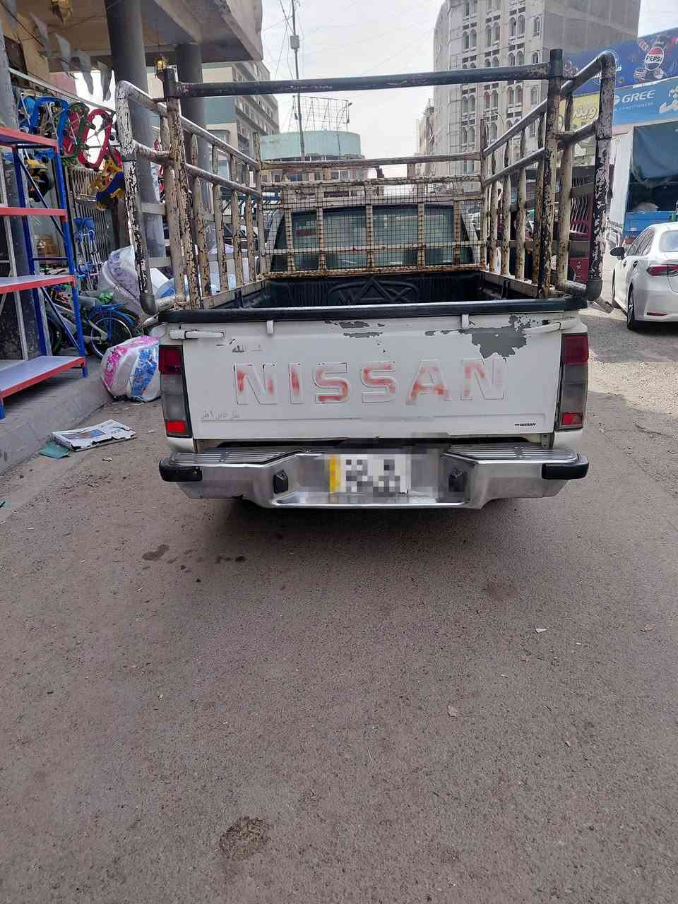 نيسان بيك اب • بدون صبغ • بدون ضربه