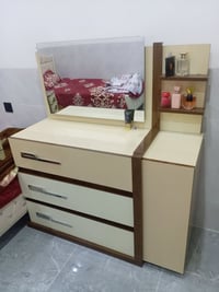 ميز تواليت • للبيع • واتساب