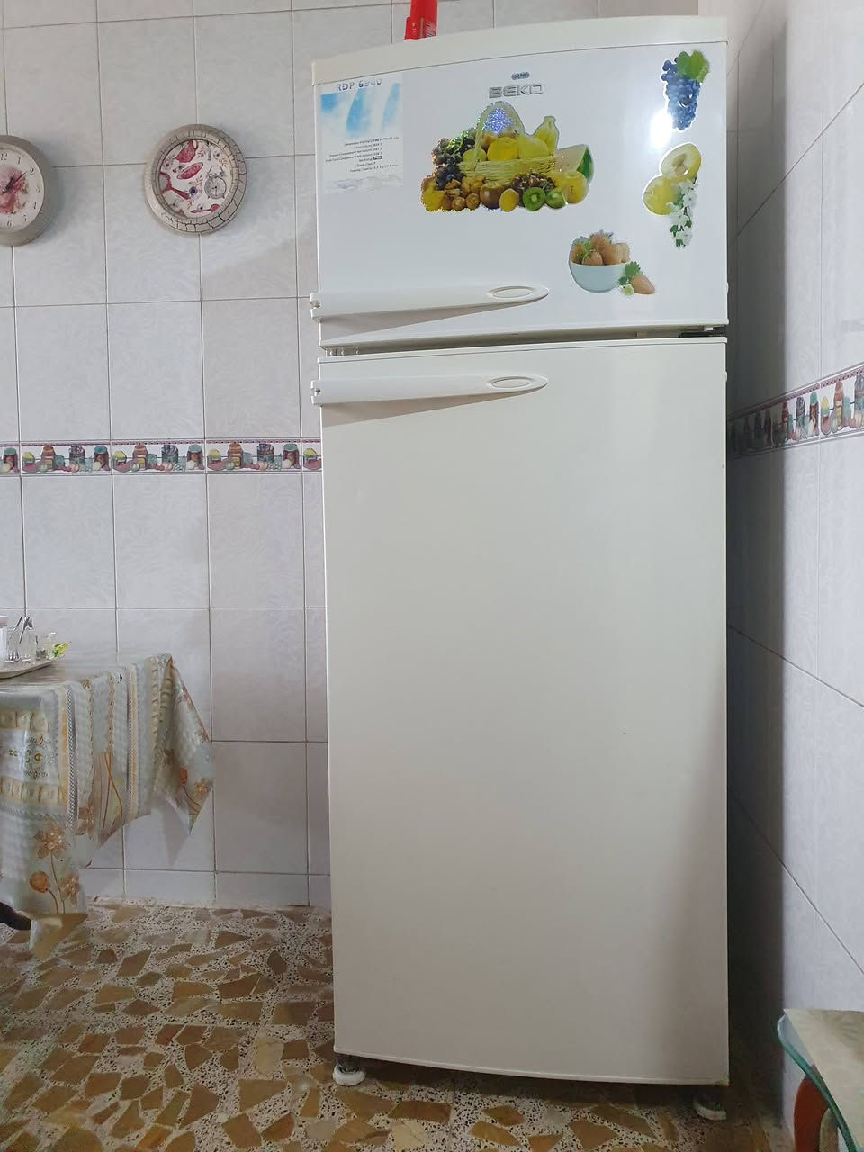 السلام عليكم غراض بيت للبيع سبالت بلسان وتوسوت حجم ١ طن مستخدمه موسم فقط سعر السبلت ٢٥٠ الف وثلاجه بيكو ١٨ قدم نظيفه جدآ كبيره سعرها ١٥٠ الف واتساب موجود ***********
