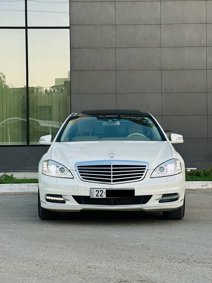 السلام عليكم مرسيدس S350 2012 وكالة خليجي مكفولة ماشية ١٢٦ كيلو
كفالة عامة بدون قطرة صبغ ابو بارد حتى دعاميات بدون صبغ سيارة جديدة بمعنى الكلمة سويجات ثنين و جميع غراض الشركة وياها سبيرها و عدتها و كاعياتها
بيها تخم تايرات برجستون اصلي فحص وهزة جديدة
فول مواصفات ناضور ليلي جكات بردات كشنات امامية فول تحكم كهرباء مع تدفئة و تبريد كشنات خلفية فول تحكم كهرباء بانوراما بعد هواي مواصفات مرسيدس اس معروف بمواصفاته
سيارة جاهزة من كلشي و باسمي 
العنوان بغداد زيونة 
السعر 285 وبيها مجال
هاتف ***********
