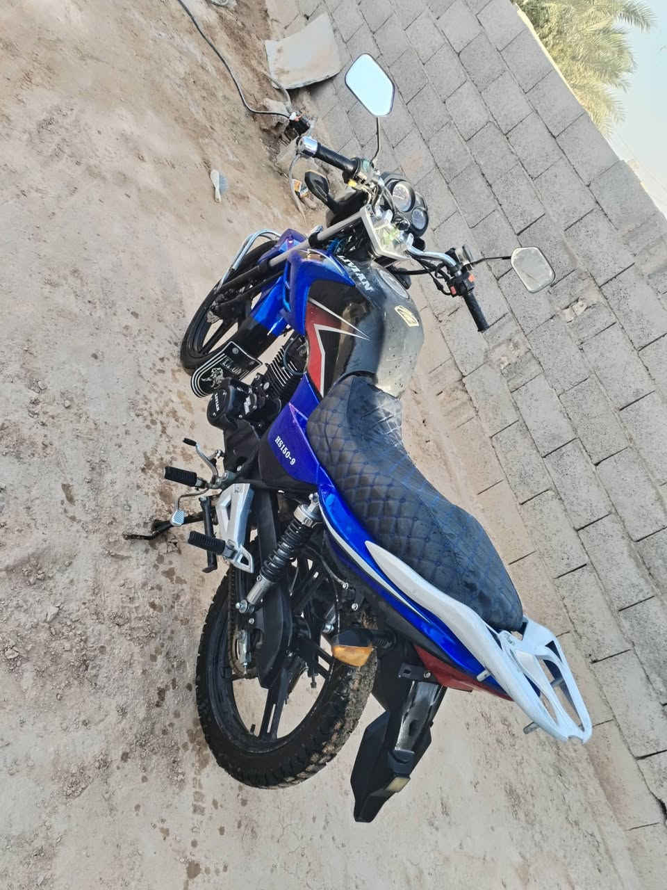 سلام عليكم
موطور للبيع 
محرك كير شرط 
محرك 150 

موديل 2020 
يرهم مراوس 
سعر 700 
مكان حديثه 
اتصال ***********
