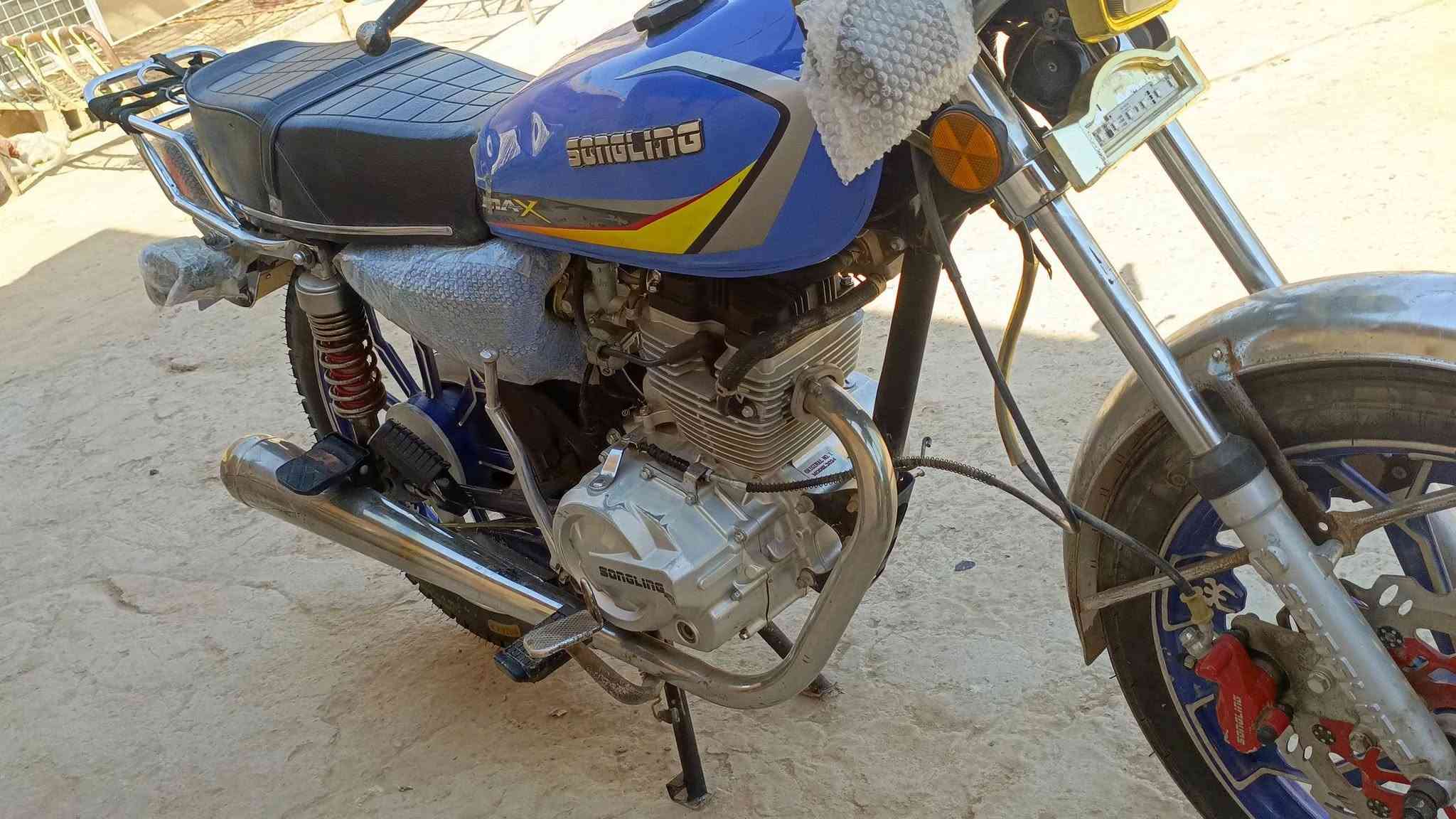 السلام عليكم دراجه للبيع موديل 24 سعر 575 ورق موجود بها ***********
