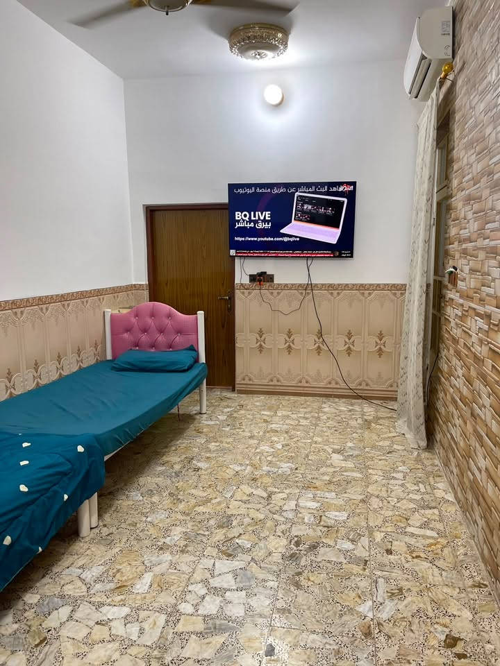 السلام عليكم
بيت للبيع مساحه 100متر واجهيه 5 نزال 20
البيت نظيف موضح الكم بالصور 
 الموقع وره السايلو قرب روضه الياسري
بيت مطلوب اسكان 13مليون 
السعر الكلي مع الاسكان 90 مليون 
الرقم ***********

نص مكتوب في الصور:
- الآن شاهد البث المباشر عن طريق منصة اليوتيوب BQ LIVE بيرق مباشر https://www.youtube.com/@bqlive