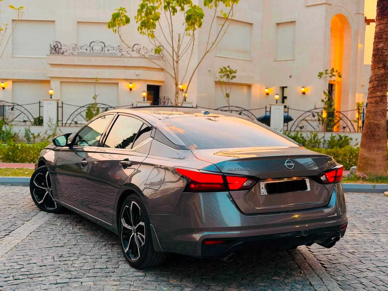 السلام عليكم اخوان
نيسان التيما 2024 sr
محرك 4 سلندر 2500
كير اوتو
المواصفات
بصمه
تشغيل عن بعد 
فتحة 
شاشه وسائط كبيرة
 تحكمات ستيرن + شفتات
رادارات جانبي
داخل جلد اسود
داخل كاربون فايبر 
تدفئة  بلكشنات
ويل 19 اصلي مال sr
اخوان سياره وارد امريكي  قطعتين بامريكا جاملغ وبنيد 
وبالعراق قطعتين جاملغ يمنه وباب يمنه  يعني      _____((اربع قطع صبغ ونص )) _____
رقم بغداد سنويه وهزه ورقم كله جديد مكان السياره بغداد الكرخ المنصور 
السعر 137 وبيه مجال بسيط 
للاستفسار (***********)
