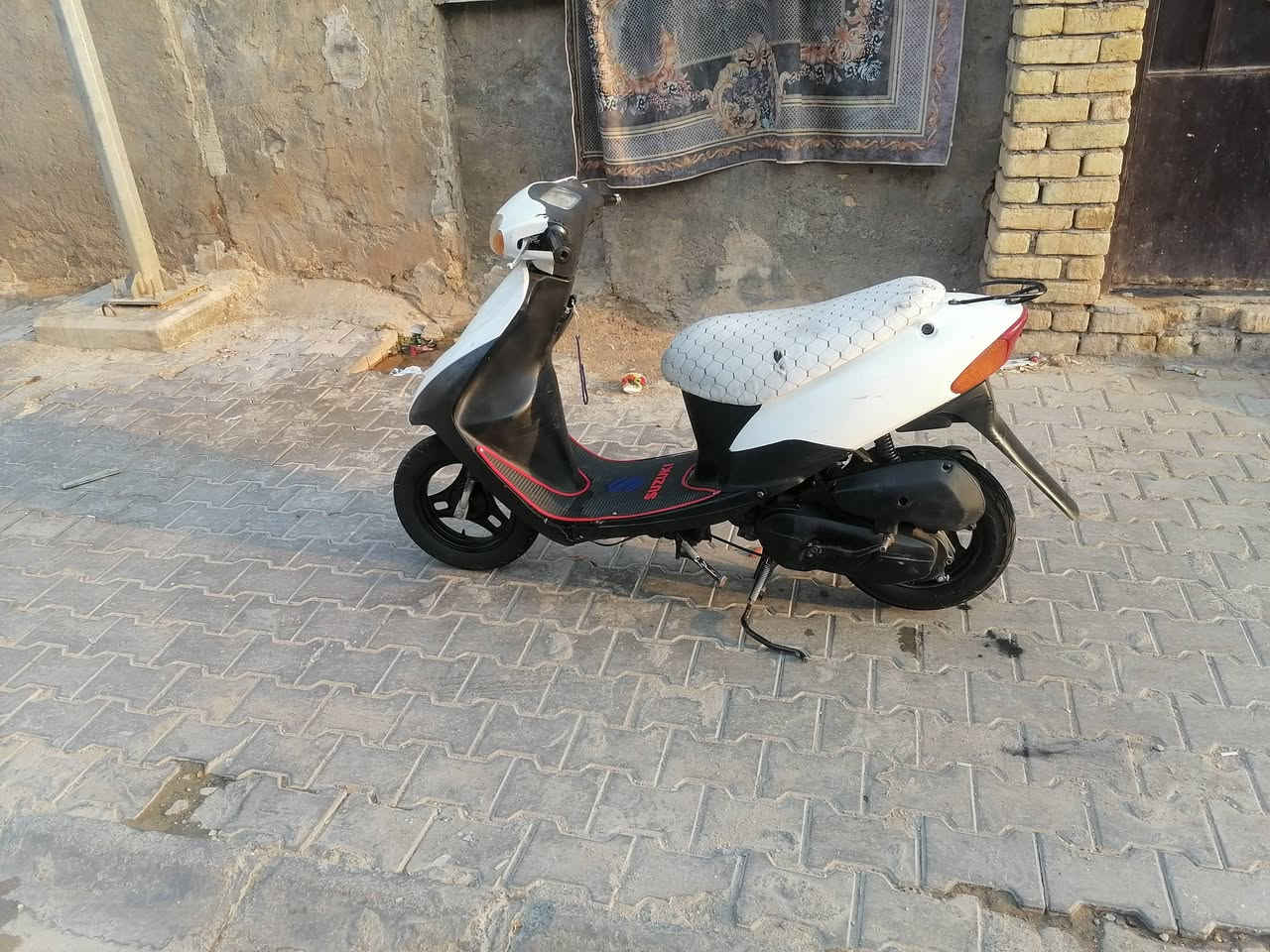 دراجه ساسوكي للبيع مكينه مامفتوحه دراجه نظيف ب٣٢٥رقمي *********** مكاني بلمجر
