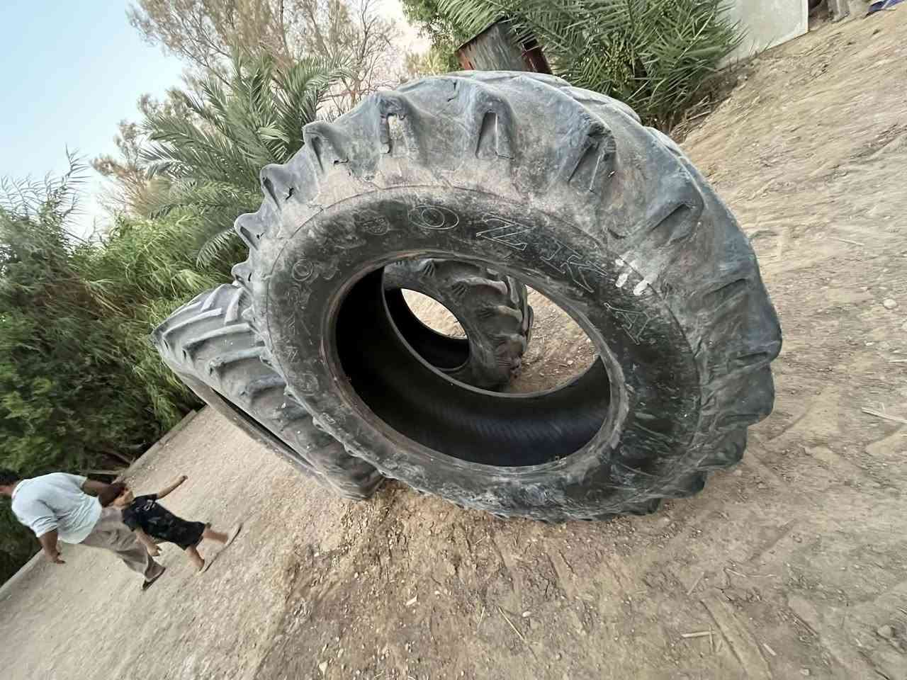 تايرات
فيات  حجم٣٨
نضيفات جداً
***********
