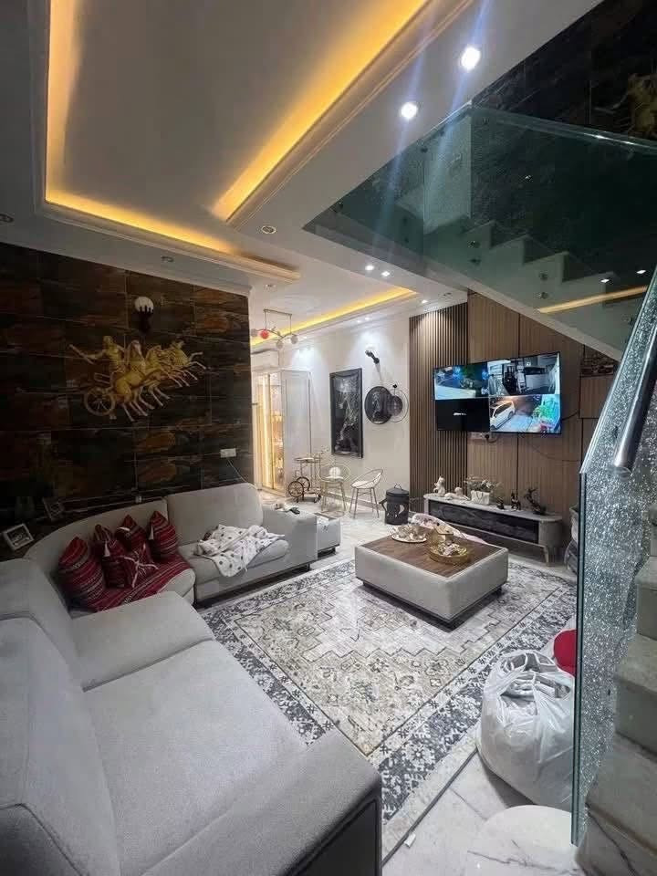 للبيع زيونه 716
استلم مباشره 

80 متر 

بواجهة 5 متر ونزال 16 متر 

مودرن زيرو 

موثث بالكامل 

اثاث مودرن 

3 غرف 

مدخلين للدار 

موقع سكني وهادئ 

سعر 

 مناسب 

فتح بيان ثاني يوم 

للاستفسار اكثر مكتب الامير للعقار 

مكتب مجاز  من غرفة تجارة بغداد  وأصولي في مجال التعاملات العقارية، ونوفر لكم خدماتنا بكل ثقة ومصداقية وشفافية.

📌 تتوفر لدينا منصة عقارية لعرض ومتابعة العقارات بكل سهولة، وتشمل خدماتنا:

🏠 بيع وشراء العقارات

🏢 إيجار العقارات

📍 تسويق وعرض العقارات

🤝 وساطة عقارية موثوقة

الامير للعقار … ثقة تُبنى، وعقار يُختار.

نسعد بخدمتكم وتلبية احتياجاتكم العقارية.

***********
