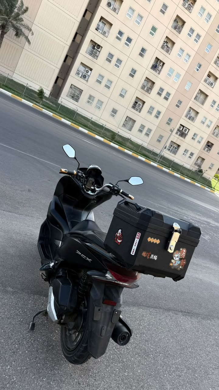 يالله السلام عليكم دراجه PCX جيل الثالث كفاله عامه الدراجه 
ماشيه 17.000 نضافه 100%
السعر مليون و900 وبيها مجال بسيط
عنوان بغداد بسمايه 
التواصل ***********
