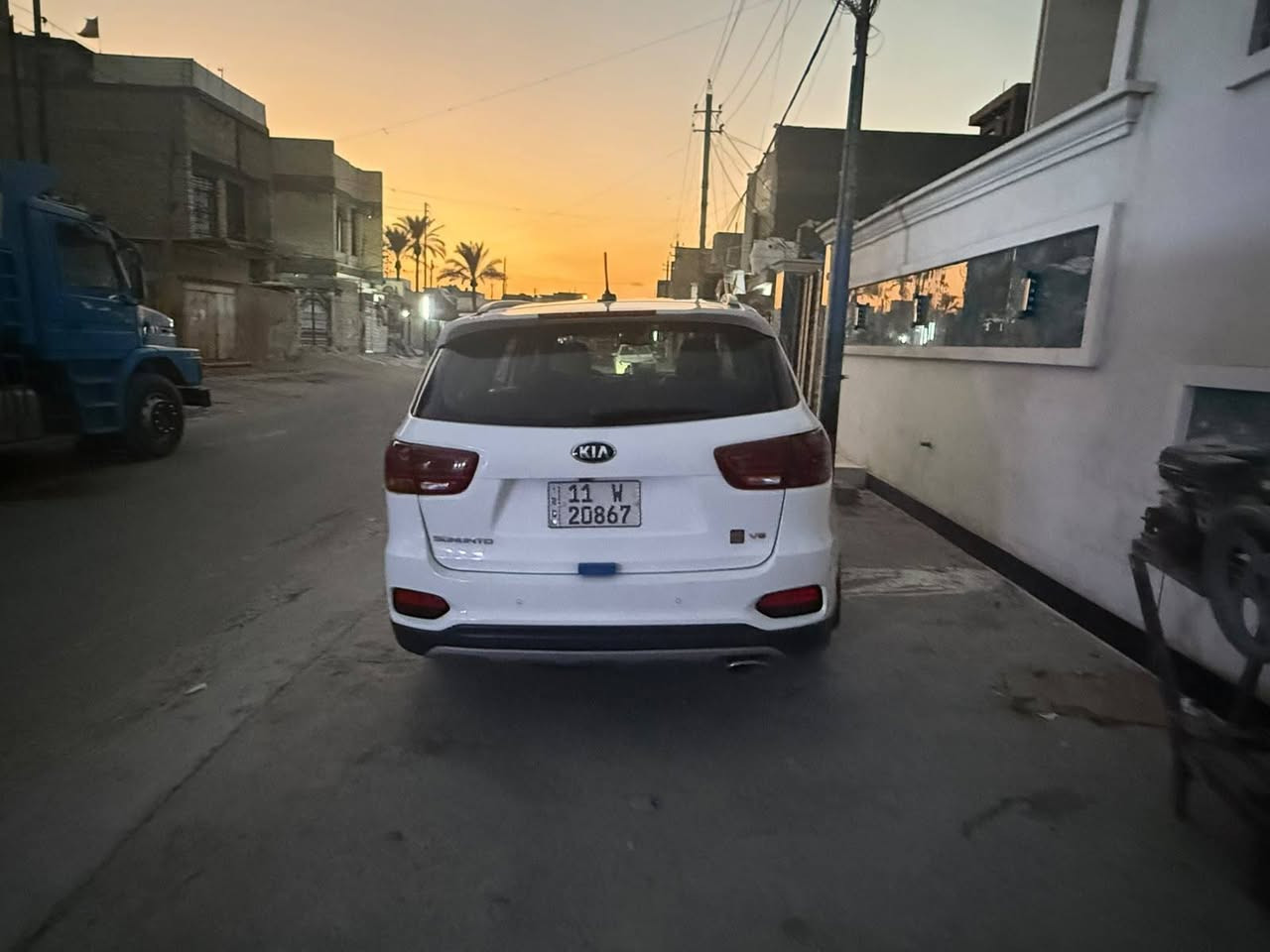 كيا سورنتو خليجي 2018 شكل 2020  سياره كارتون
السياره جديده ربع ماتصرف عليها 
كفاله عامه من التبديل والصبغ والبارد والشخوط 
الدعاميات كفاله عامه 
رقم بغداد الجديد هزه جديده 
تحويل مباشر بسمي

 السياره فووول عده بانوراما وفوريل 

مواصفات 
1_حجم محرك 6سلندر كفاله
2_تحكم ستيرن 
3_كروز سرعه (تحكم سرعه بالستيرن) 
4_شاشه بلاديه لمس (سايد بريك بصمه) 
5_ شاشه ترحيب (((( اريل نفكيشن))))
6_يدات نيكل بلادي 
7 منظومه زنون بلادية 
8_لدات امامي خلفي 
9_علامه سورنتو بالدوسه 
10_مري جانبيه شفط كهربائي 
11_كشنات جلدبلادي 
12_بصمه تشغيل +بصمه ابواب 
13_ أشاره ترحيب باليدات عند الاقتراب 
11_كشنات كهرباء عدد 2 
15_حساسات امامي وخلفي 
16_لايت ثلاث عدسات بلادي 
17_انظمه قيادة عدد 4
18_ 3قطع تبريد 
19 _سبعه راكب (((((كامرات محيطيه 5))))
20_صندوق كهربائي 
21_عدادالكتروني مو عادي))) 
22_قماره حديد 
23_بردات خلفيه بلادي 
24 _جام اتو +حاكيه بلوتوث 
25 _ويل ستيل حجم 19 (((مانع انزلاق)))
26_شحن واير ليس () ((((بطاريه جديده))))
27_ سياره ماشيه31 حقيقي شرط الفحص 
28_ فابلون شركه بعده
29 _محرك كير كفاله عامه شرط من كلشي 
30 _سياره جديده بمعنى الكلمه واحله من الصور 
31_ اعتذر عن مراوس فقط بيع 
32_صدر شركه مامبدل شي
33_ سياره سبير مانازل شركه 
سياره جديده ربع ماتصرف

رقم صاحب السيارة مكان السيارة بغداد مدينة الصدر 
      ***********    اعتذر عن مراوس بيع فقط
