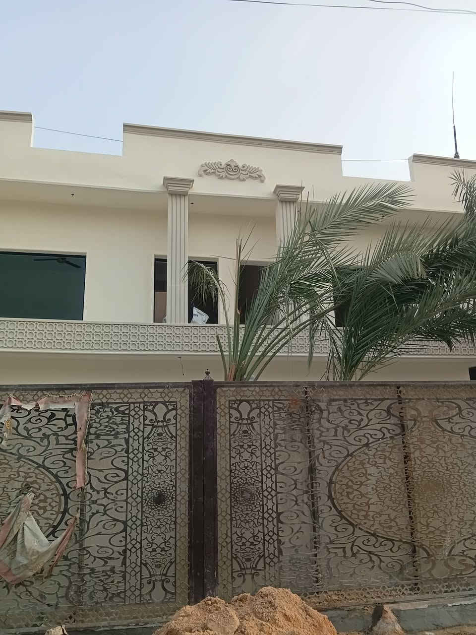 سلام عليكم نعمل في صباغه والديكورات جمس بورد نشتغل ترميم وبكوادر كفوءه كل مكان بغداد كل ماعليك الاتصال والتزام بل مواعيد اتصل واتساب موجود ***********ابو محمد لصباغه وديكورات
