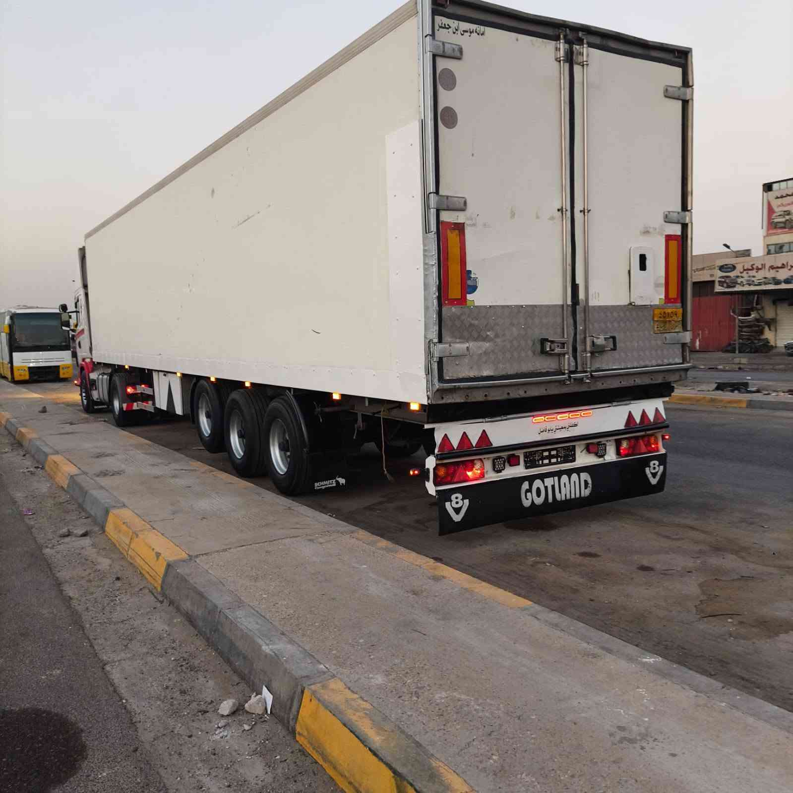 سلام عليكم سيار سكانيه للبيع محرك8بم ونوزل كير عادي 3ب3سياره براد التفاصيل الهاتف***********
