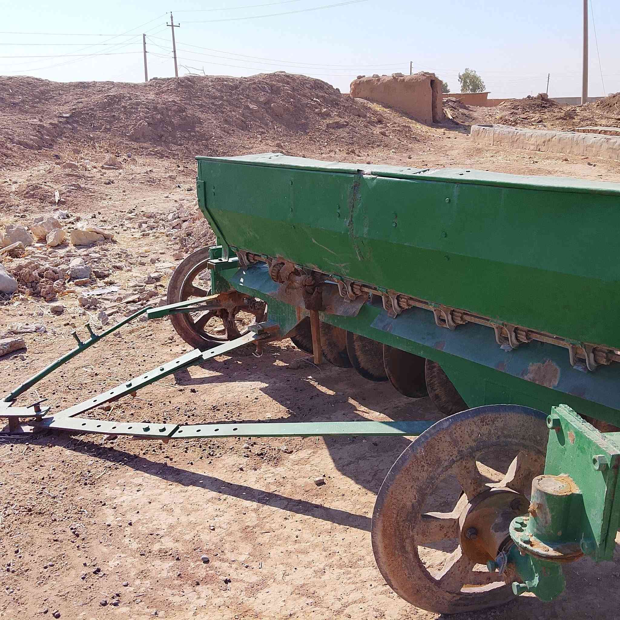 دسك تسعه للبيع في قريه ابو نخيله جنوب الموصل ***********
