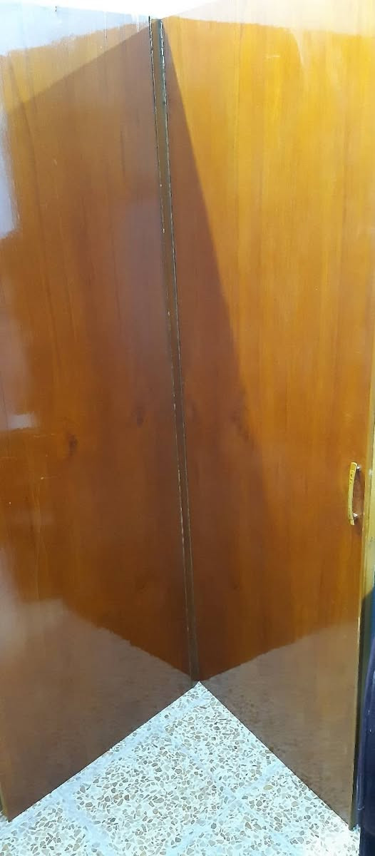 قنصور عراقي صاج أصلي وزن ثقيل محشي خشب متكون من 4 أبواب وملحق في الأسفل،السعر 275 وبينو مجال بسيط للشراي ، الاتصال بالرقم ***********
