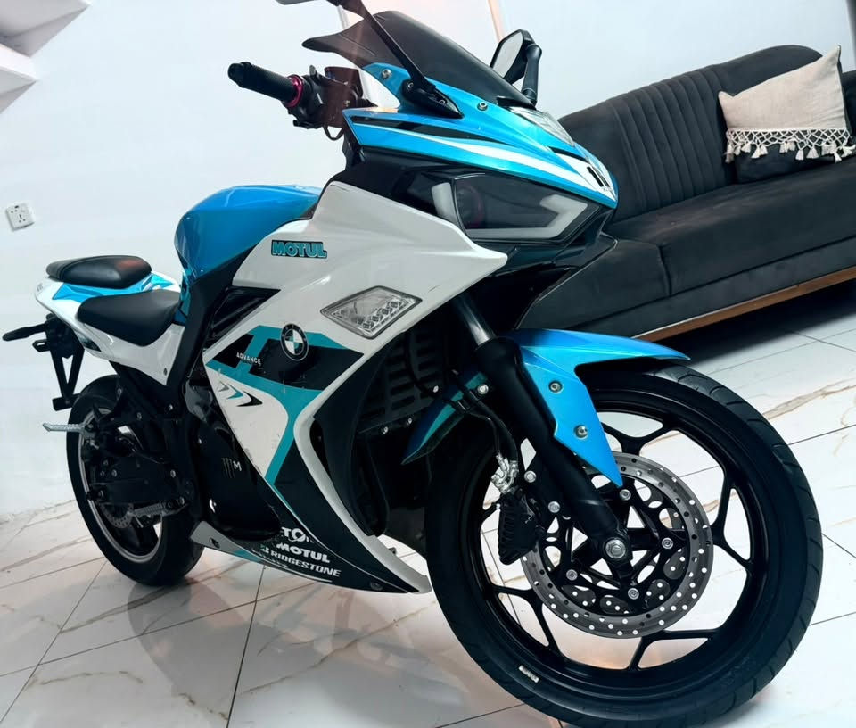 دراجه كهربائية  ( ريس شحن)
شكل Bmw
انارة LED  اماميه واشارات جانبيه وخلفيه  
منظومة البريك هيدروليكية دبل دسك
شاشة رقمية lcd دجتال 
قدرة المحرك 3000 w 
بصمة ومفتاح عدد 2 
مريحه وسلسة بالقيادة 
ونصبتها بعد احلى من الصور 
مشتريها ب3300.000
ابيعها ب 1900.000
مكانها بغداد الحارثيه 

***********
