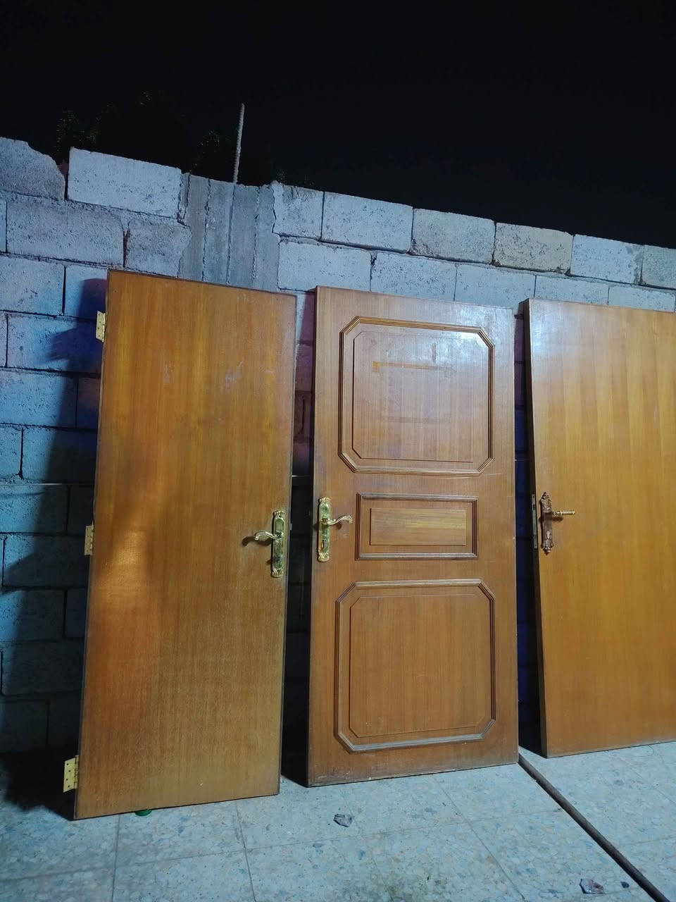 بيبان مستخدمه تكمه من التفصال الزين للبيع قياسات متعدده 8 بيبان عندي *********** بغداد, العراق
