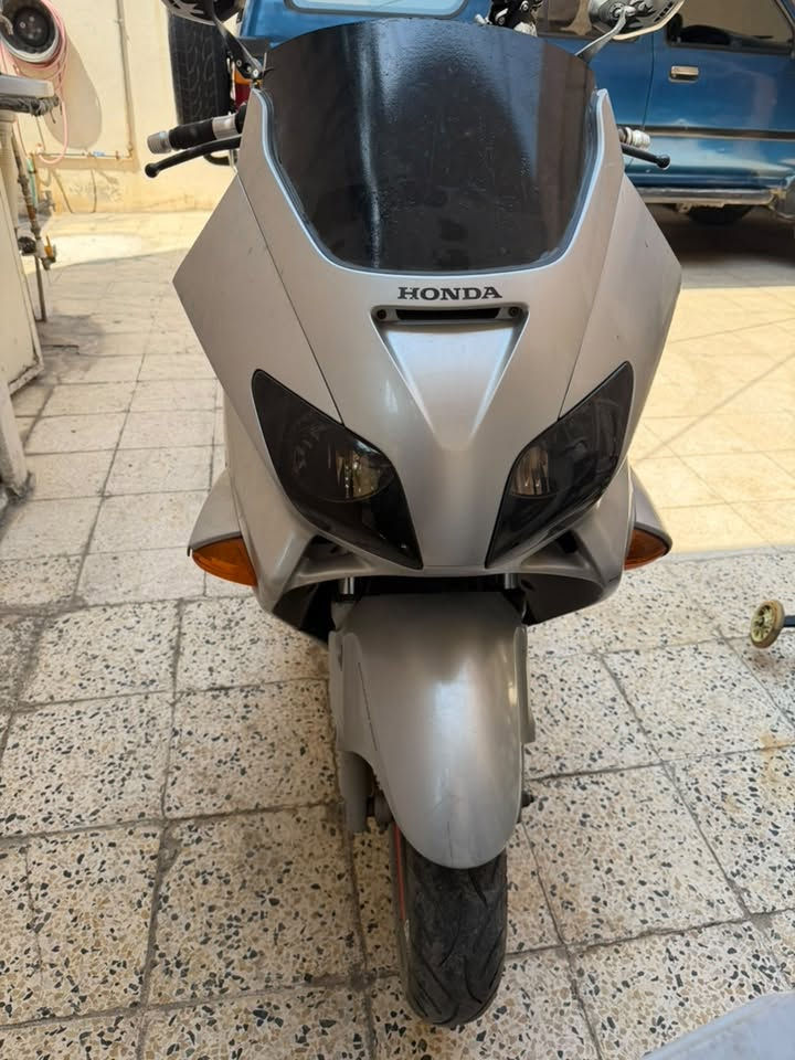 للبيع فورزه 06كلو شرط مكينه مامفتوحه دراجه جديده كهربائيات كلها شغاله  سعر خاص هذا رقمي للتواصل ***********
