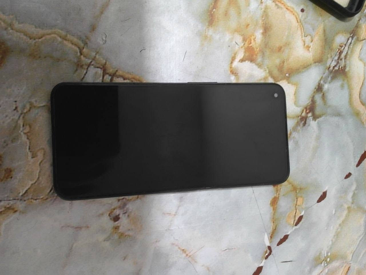 السلام عليكم ، جهاز realme 8 5G ، الجهاز كبالكم و بصمتة شغاله وكامرتة زينة و الشاشة مبيها شي بس مبدلة شاشتة يعني مو البلادية ، باترية بلادي و الجهاز صيدة و بالعافية عاليشتري ، سعرة ١٣٠ الف بي مجال بسيط كلش ، واتس ***********
