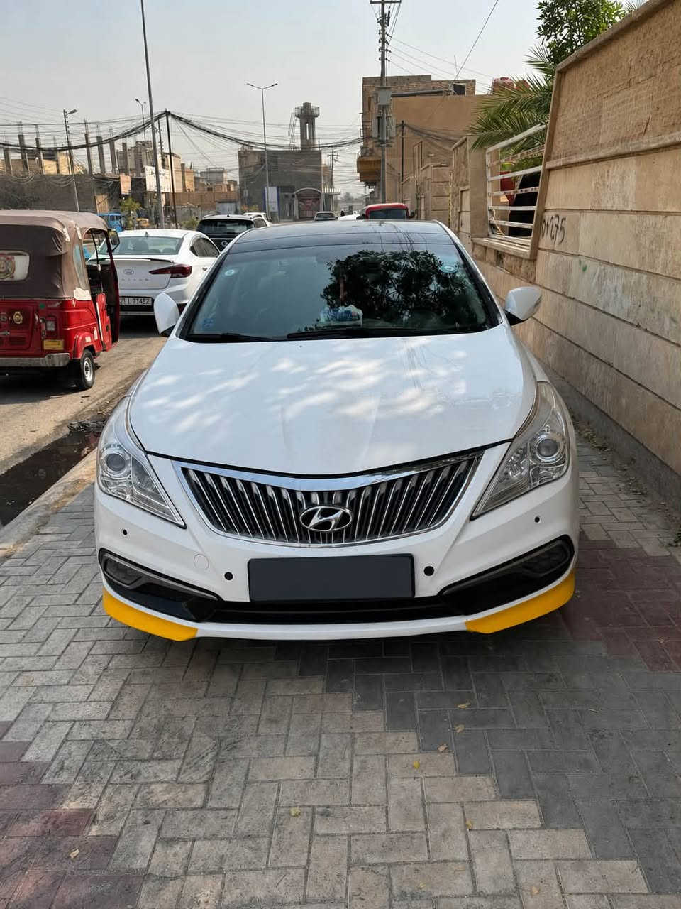 🚘🔥 للبيع اومراوس أزيرا 2012 خليجي VIP – محرك 3000 CC 🔥🚘
للبيع هيونداي أزيرا 2012 خليجي VIP، سيارة مرتبة ومواصفاتها عالية، مناسبة للّي يريد سيارة فخمة ومريحة وقوية.

🔹 المواصفات:
• خليجي VIP 🇦🇪
• محرك V6 سعة 3000 CC
• ناقل حركة أوتوماتيك
• تشغيل بصمة 🔑
• دخول ذكي Smart Key
• تشغيل عن بُعد
• سقف بانوراما / فتحة سقف
• مقاعد جلد
• مقاعد كهربائية
• تبريد وتسخين المقاعد ❄️🔥
• ذاكرة مقعد السائق
• مثبت سرعة
• شاشة وسطية
• كاميرا خلفية 📷
• حساسات خلفية
• مرايات كهربائية وقابلة للطي
• أنوار زينون / LED حسب التجهيز
• مصابيح ضباب
• تكييف أوتوماتيك
• فتحات تكييف خلفية
• ستائر خلفية
• نظام صوتي فاخر
• USB / AUX
• بلوتوث
• ABS
• نظام ثبات إلكتروني
• Traction Control
• عدة وسائد هوائية
• سبويلر خلفي
• كروم كامل حسب مواصفات VIP
• صندوق خلفي واسع
• مقصورة واسعة ومريحة جداً

✨ سيارة فخمة ومريحة، ومحرك V6 الـ3000 يعطي أداء قوي وسلاسة بالقيادة.

📌 الموديل: 2012
📌 الوارد: خليجي
📌 الفئة: VIP
📌 المحرك: 3000 CC V6
📌 القير: أوتوماتيك

💰 السعر120ورقة 💵

📍 الموقع: كربلاء

📞 للاستفسار والاتصال:
***********
السونار مرفق بالصور
