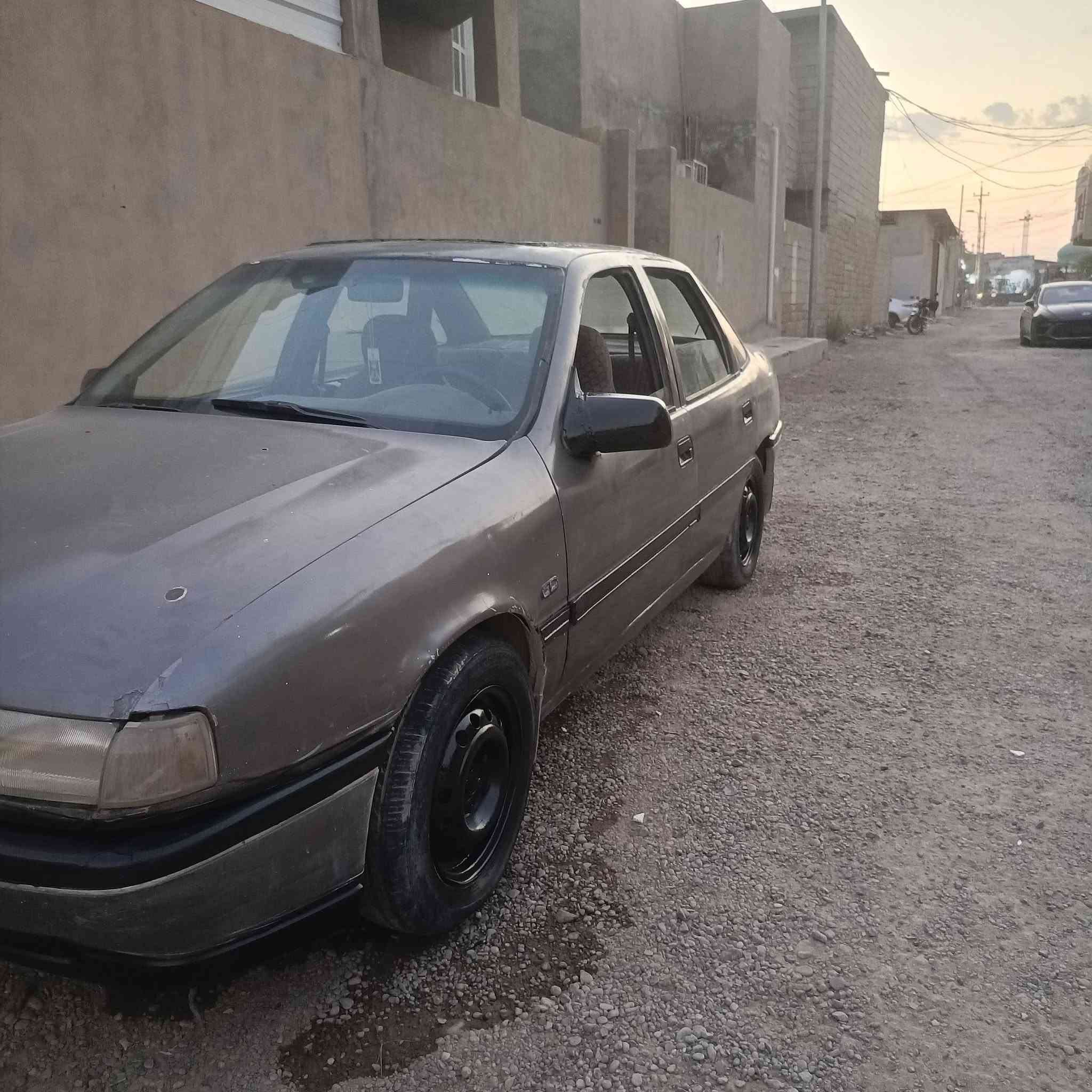 فكترا 91
لون رصاصي

كشرها متوسط 
عارضها ب22 وبيها مجال بسيط 
بيها تلحيضات بسيطه مراوس هم اقبل تعال شوفها بيك خير وتدلل 
المكان سامراء 
***********

