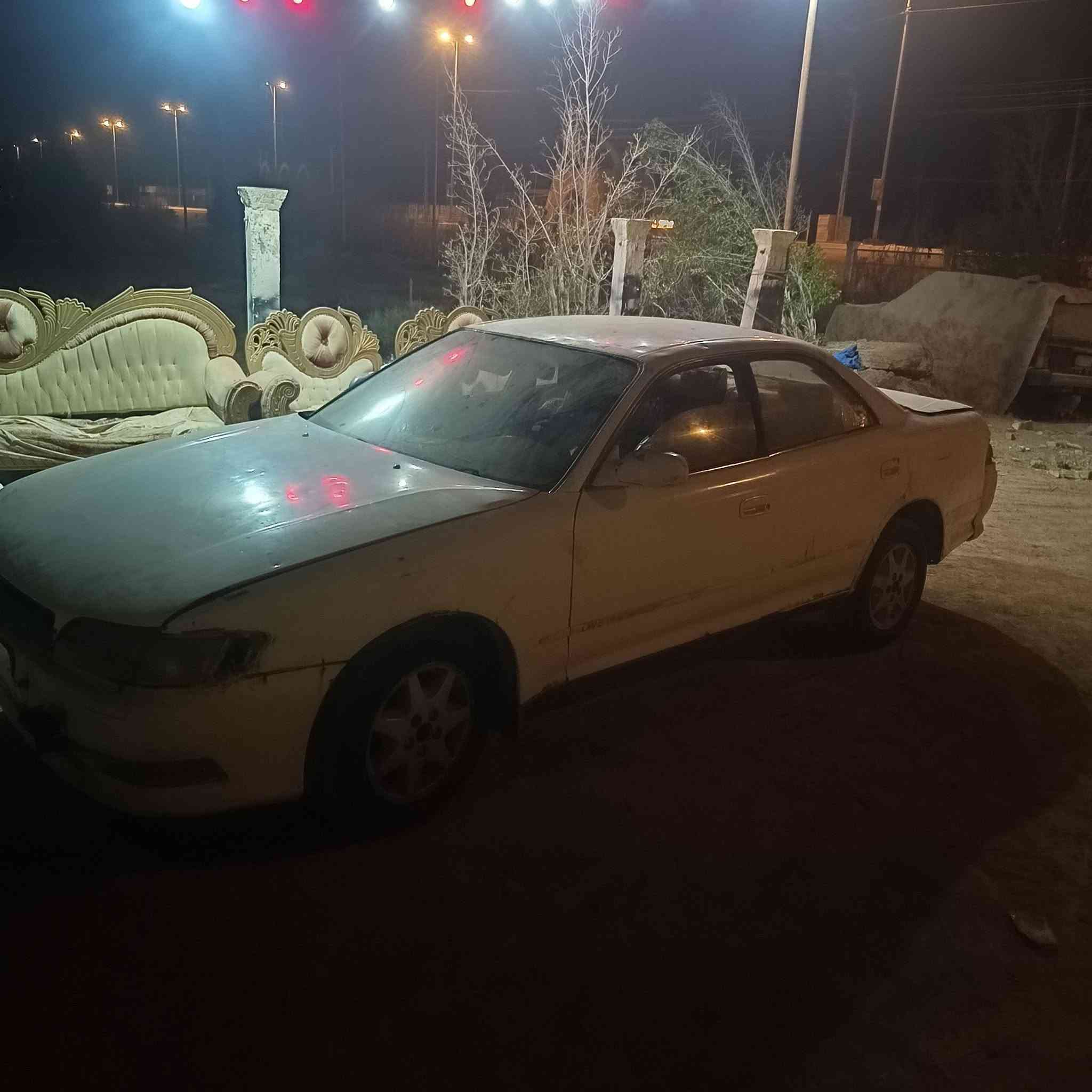 هاي سياره بدون محرك وكير فقط حديد وجام وياله اكسن كلشي موجود بيه بس لامحرك ولاكير وضفيره وعقل  بدون رقم للبيع كوم حديده سعره 3 ورقات للمواد حتياطيه الشراي يتفضل *********** المكان ناصريه قضاء الفهود
