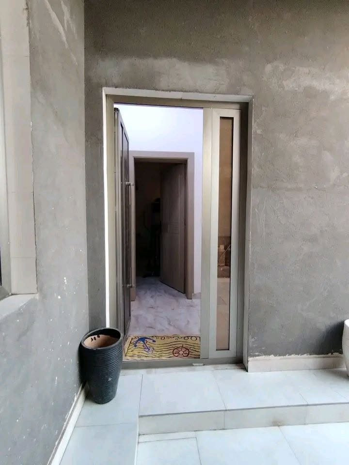 يوجد بيت لليجار تفاصيل لاتصال*********** ) اجاره 350 مستعجلين نريد نسافر
