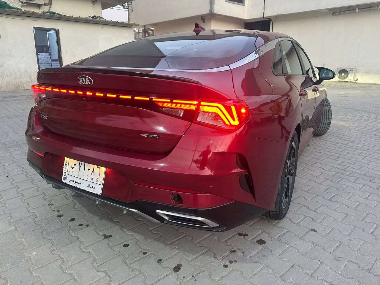 السلام عليكم
K5  2021. GT LINE
امريكي 1600 توربو 
حادثها بنيد ودعامية امامية
الراديترات بلادية حادث امريكا
ايرباك ستيرن وبردة ممصلح
حادثها بالعراق خلفي نص الصندوك صبغ جوة المسطرة
السعر جدا مناسب بالعافيه على ياخذهه 125$ 
‏‪***********‬‏
***********

المواصفات فول  
رادارات امامي وخلفي وجانبي 360 درجة
شاشة وسطية كبيرة تدعم ابل كار + اندرويد
توقف تلقائي ( تجنب الحادث )
قيادة شبه ذاتية
مثبت سرعة 
تحكم ستيرن جهتين + اوامر صوتية ( سيري ) 
كير 8 سرعات AT دبل كلج 
4 وضعيات قيادة 
كرسي السائق كهرباء عدة حركات
مانع انزلاق 
كاميرا خلفية دوارة 
بصمة تشغيل + بصمة ابواب 
تشغيل عن بعد + تشغيل التبريد او التدفئة 
صندوك ذكي ينفتح عند الاقتراب 
ويل 18

گير + محرك + صدر ممفتوح بي برغي بلادي 
وتاخذها على الفحص 

السيارة ماشية 44 الف ميل 

ملاحظة السيارة بيها حالوب بالقمارة فقط 

مكان السيارة الكراده
رقم بغداد وبإسمي
