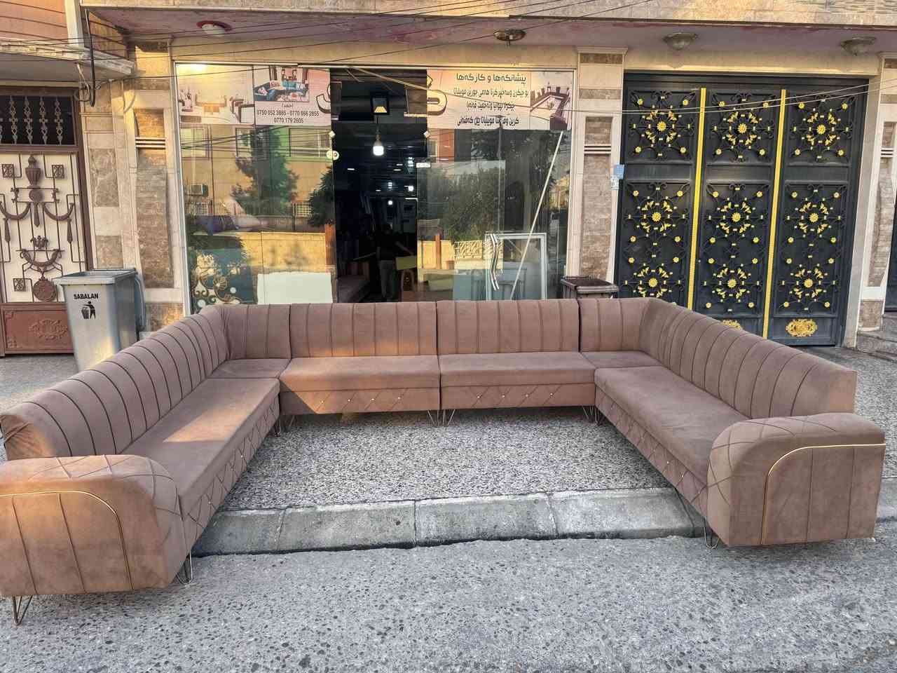 ديوان مستعمل نظيف زاويتين 14 نفر العنوان دهوك ماسيكه گوندي مقابل مدرسه عشق للااستفسار الااتصال على *********** واتساب دهوك, العراق
