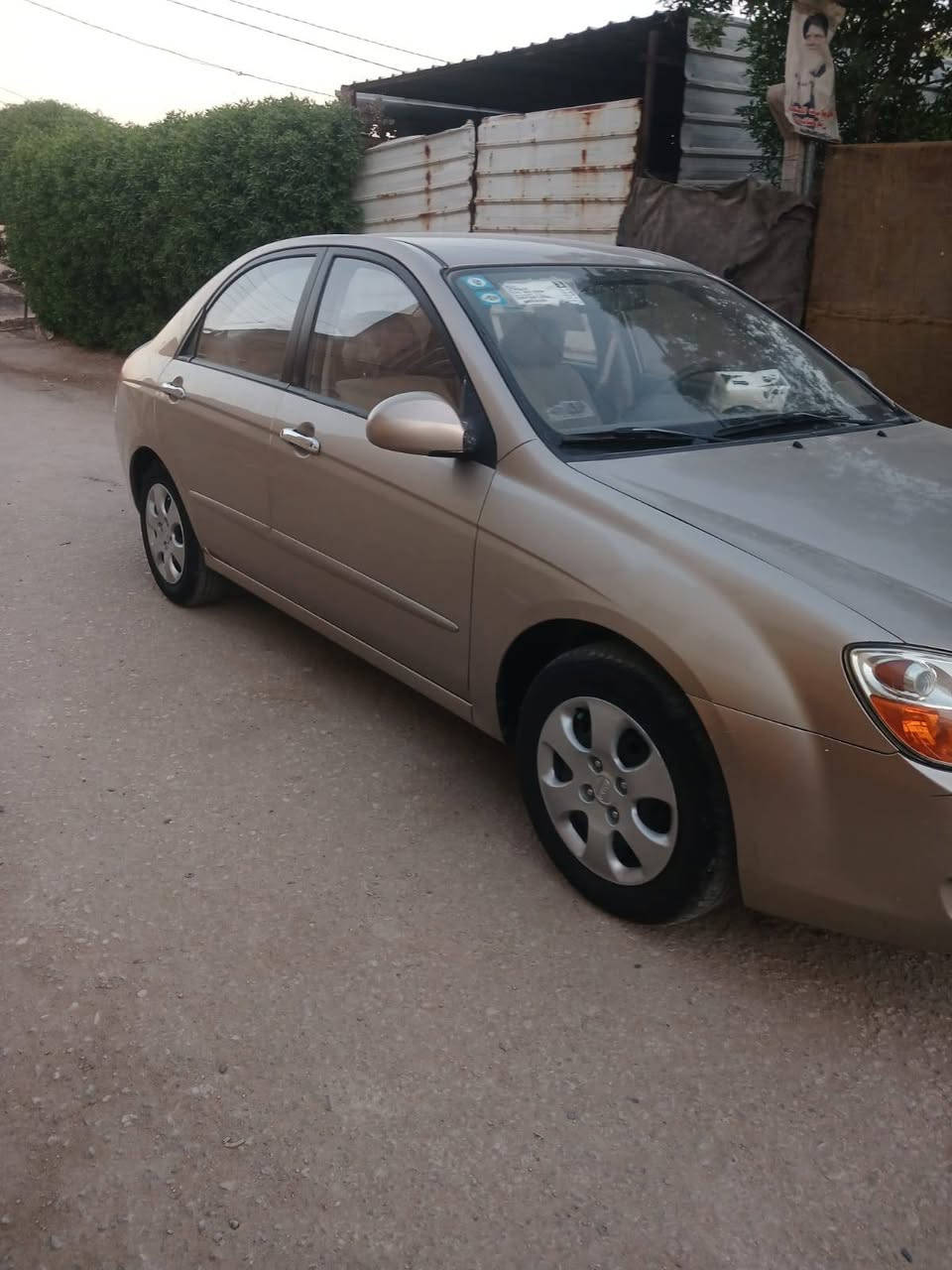 السلام عليكم سيراتو للبيع 2009 رقم بغداد انكليزي  جاهزه من كلشي سيارة جديده كفاله من كلشي ماعده بارد بل جاملغ الخلفي قليل وبنيد صبغ شبر مكانها السيارة حله حي نادر سعر 88وبيها مجال قليل استفسار اتصل على رقم ***********
