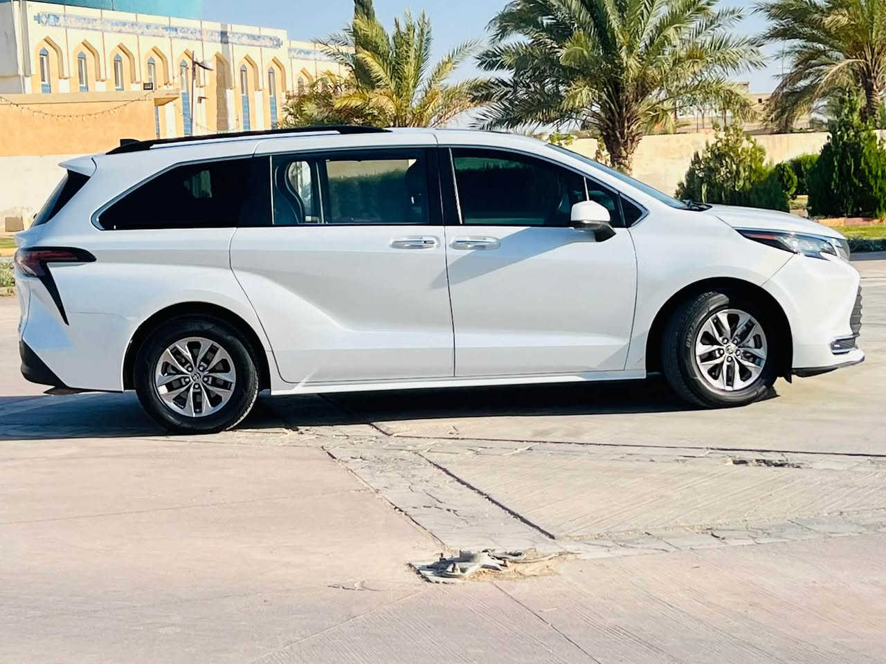السلام عليكم ورحمة الله وبركاته 🌹
🚘 للبيع | تويوتا سينا XLE هايبرد 

✨ موديل 2023
🔹 رقم بغداد بأسمي
🔹 تحويل مباشر
🔹 فول مواصفات
🔹 شاشة
🔹 كامرة
🔹 تحكم ستيرن
🔹 مقاعد أمامية كهرباء
🔹 مقاعد جلد
🔹 7 راكب
🔹 تبريد 3 قطع
🔹 شحن لاسلكي 
🔹رقم الشاصي موجود بالصور 📸

الشاري يجي يفحص ويدلل بنفسه ✅

📞 للاستفسار ***********

السعر 257
