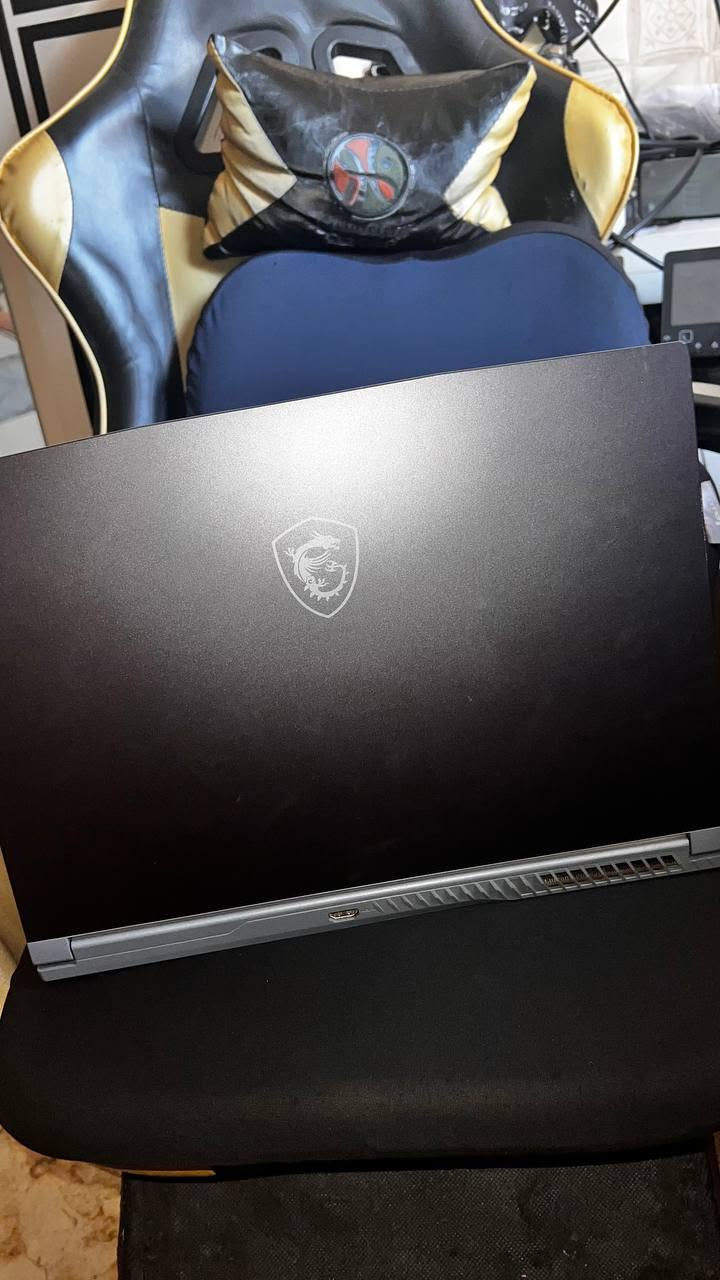 السلام عليكم ورحمه الله وبركاته 

لابتوب MSI Thin 15 B13UX Gaming Laptop

الكارت 2050 4GB

الهارد 512

Intel Core i5-13420H المعالج

الرامات DDR4-3200 (8GB)

تردد الشاشة 144 hz

البطارية نازله باقي بيها 70 بلمية لكن الابتوب اذا تسخدمه للشغل يبقى وياك ساعتين ونص تقريبا 

اذا لعب يبقى ساعه 

الله شاهد الابتوب نظيف حيل وما بي اي مشكلة وان وجد اتصل عليه ونتفاهم

السعر 650 ألف سعر الجديد ب900 واكو بمليون 

الواتس ***********

نص مكتوب في الصور:
- MSI MSI Thin 15 B13UX Gaming Laptop (512GB/8GB) Seller Delivery 1,182,000 IQD اللون Gray الحجم ذاكرة Intel Core i7-13620H بمعالج Thin 15 B13UCX سلسلة - MSI لaptob من ماركة 8GB SSD وسعة تخزين 512 GB Out of Stock وصف المنتج
- Baylen Out Loud
