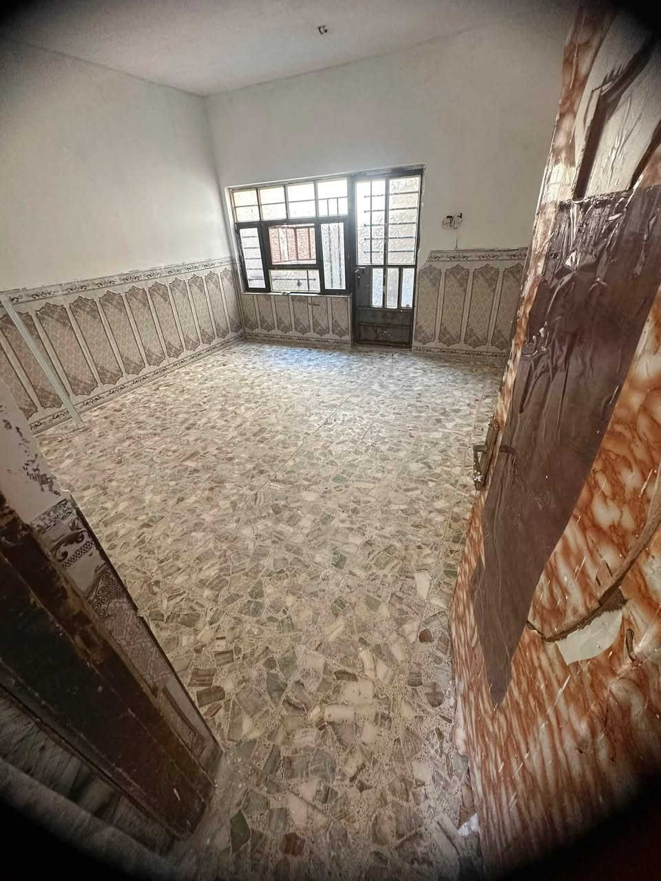 السلام عليكم بيت اليجار في بغداد الانتصار مال الراشدية 
طابقين سعرها مناسب اليحب ياتصل ع الرقم ***********
