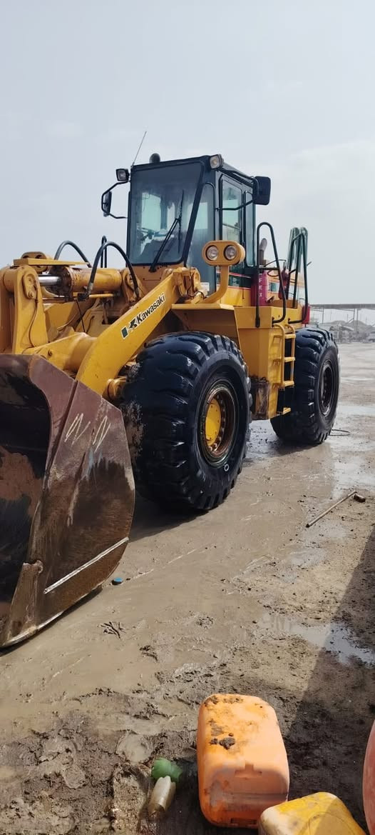 شفل ٨٥ مديل ٢٠٠٤دخول جديد مكينه بلاد برغي مامفتوح بيها كير ومحرك وبمات ع بلاد ***********
