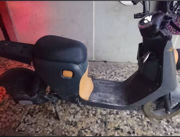 حجم ١٤ • ٤ بطاريات • تاير امامي يحتاج